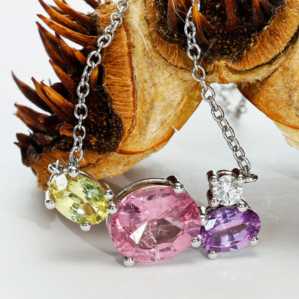 Saphir Spinell Brillant Necklace 18kt Whitegold 2.60 ct 0.20 ct Ilakaka Mine Madagascar yellow purpled Mine Tadschikistan