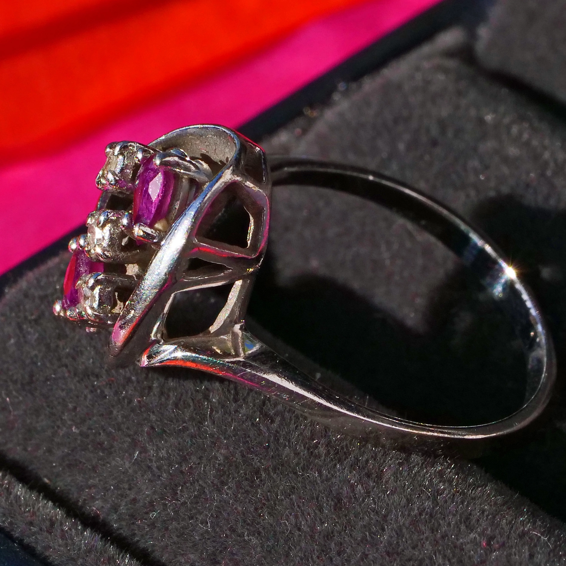 Vintage Ring 14 kt Whitegold with Ruby and Diamonds