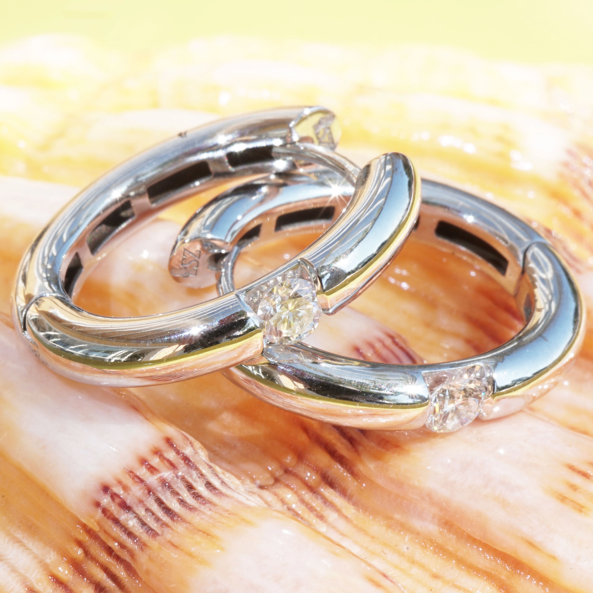 Solitaire Brillant Creoles total 0.30 ct modern italian Setting 18 kt White Gold