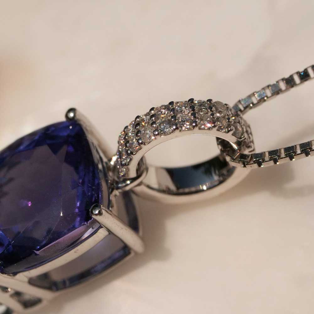 Aquamarine Tanzanite Brilliant Pendant 750 white gold from Tanzania and Brazil..what colors