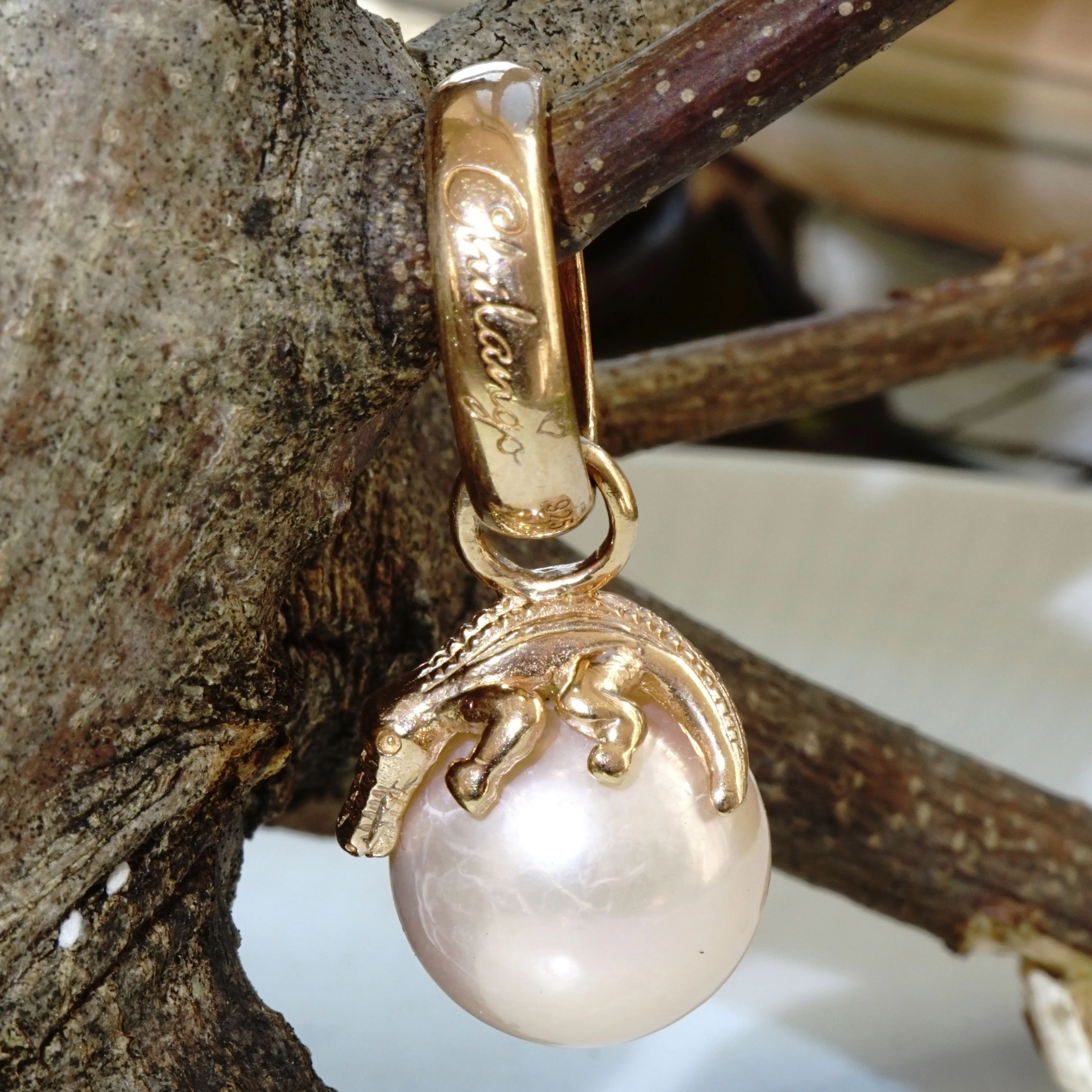 The best Silver Jewelery forever....Pendant Crocs Pearl