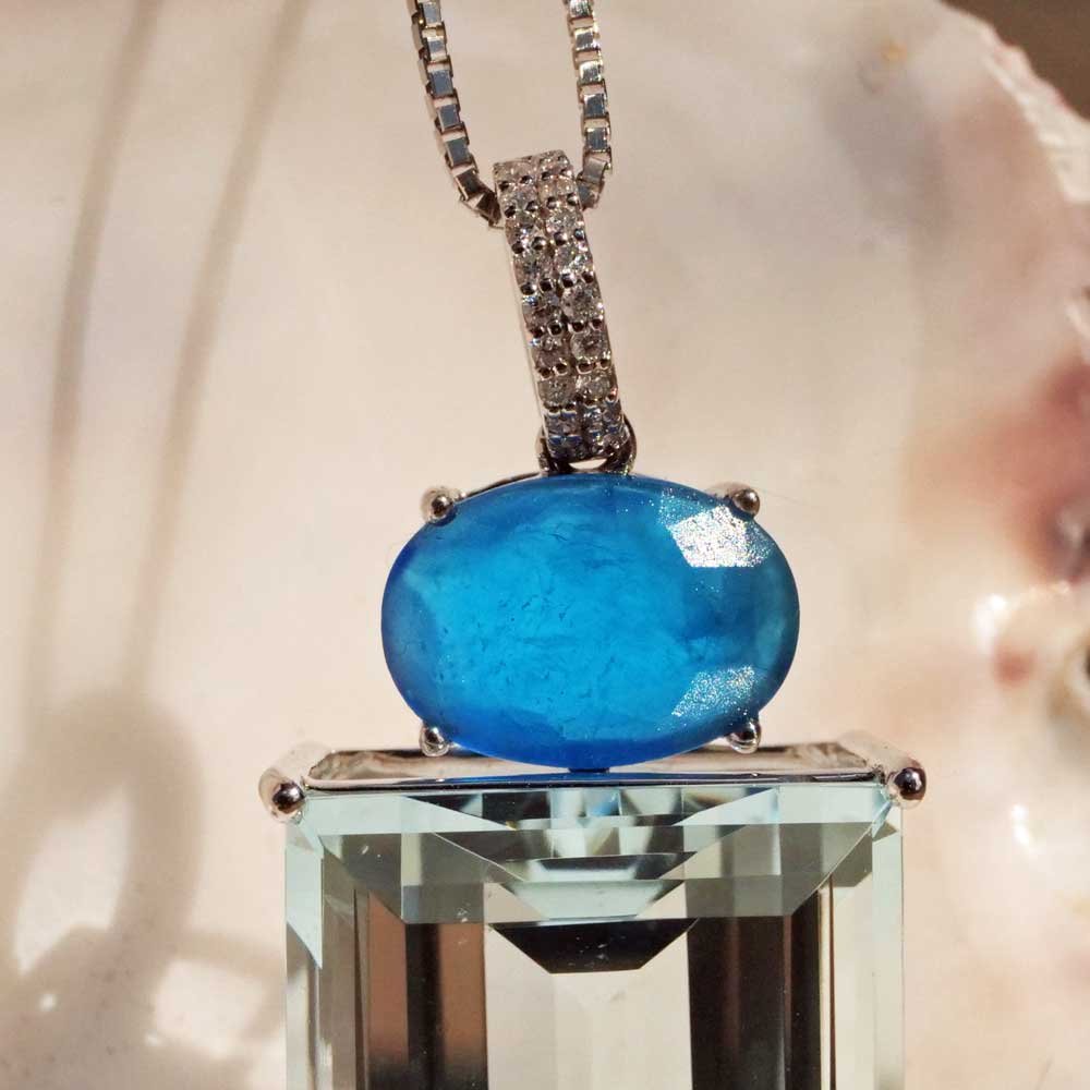 Aquamarine Neon Apatite Brilliant Pendant 585 White Gold 15.46 1.39 0.05 ct....What shades of blue