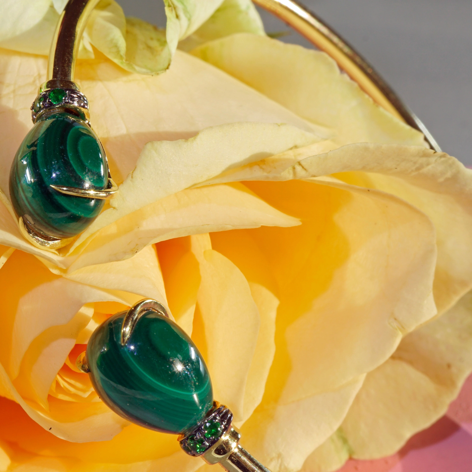 Malachite Tsavorithe Bracelet 18 kt Yellowgold 7 ct ...very nice and elegant!
