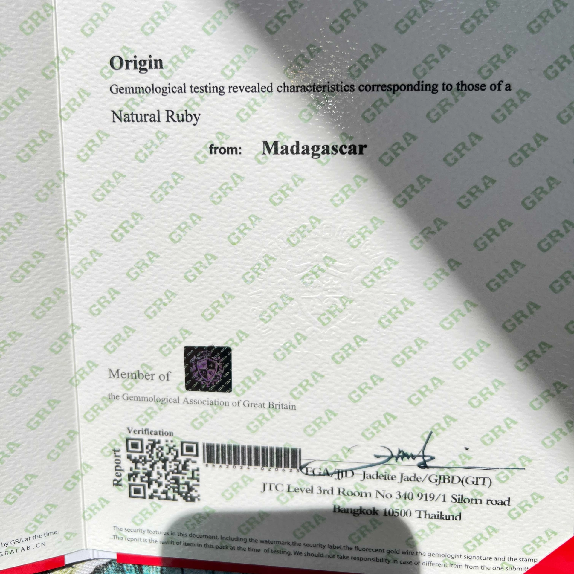 GRA certified untreated Ruby ​​(Andilamena / Madagascar) in fine ruby ​​color red/viole 1.89 ct