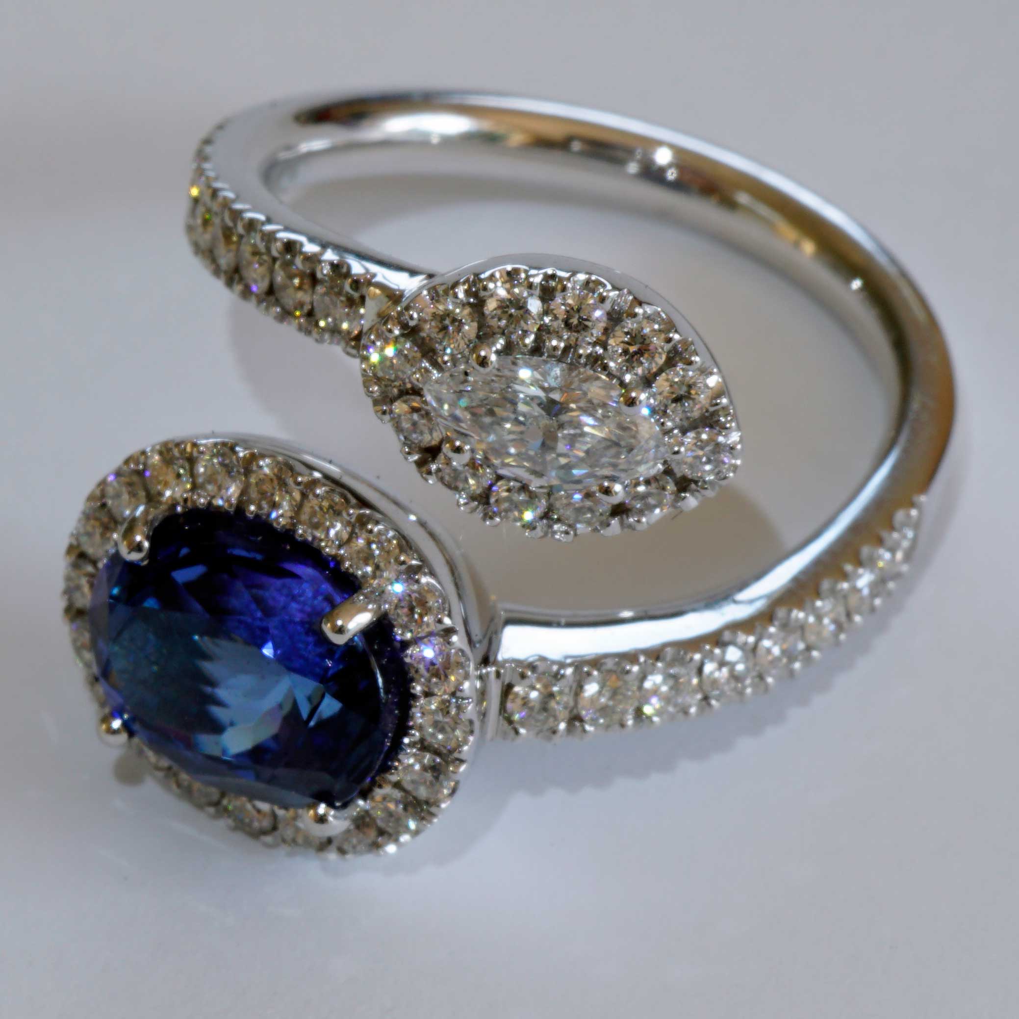 Tanzanite Brilliant Ring 18 kt White Gold Twin Design 1.06 ct with Navette