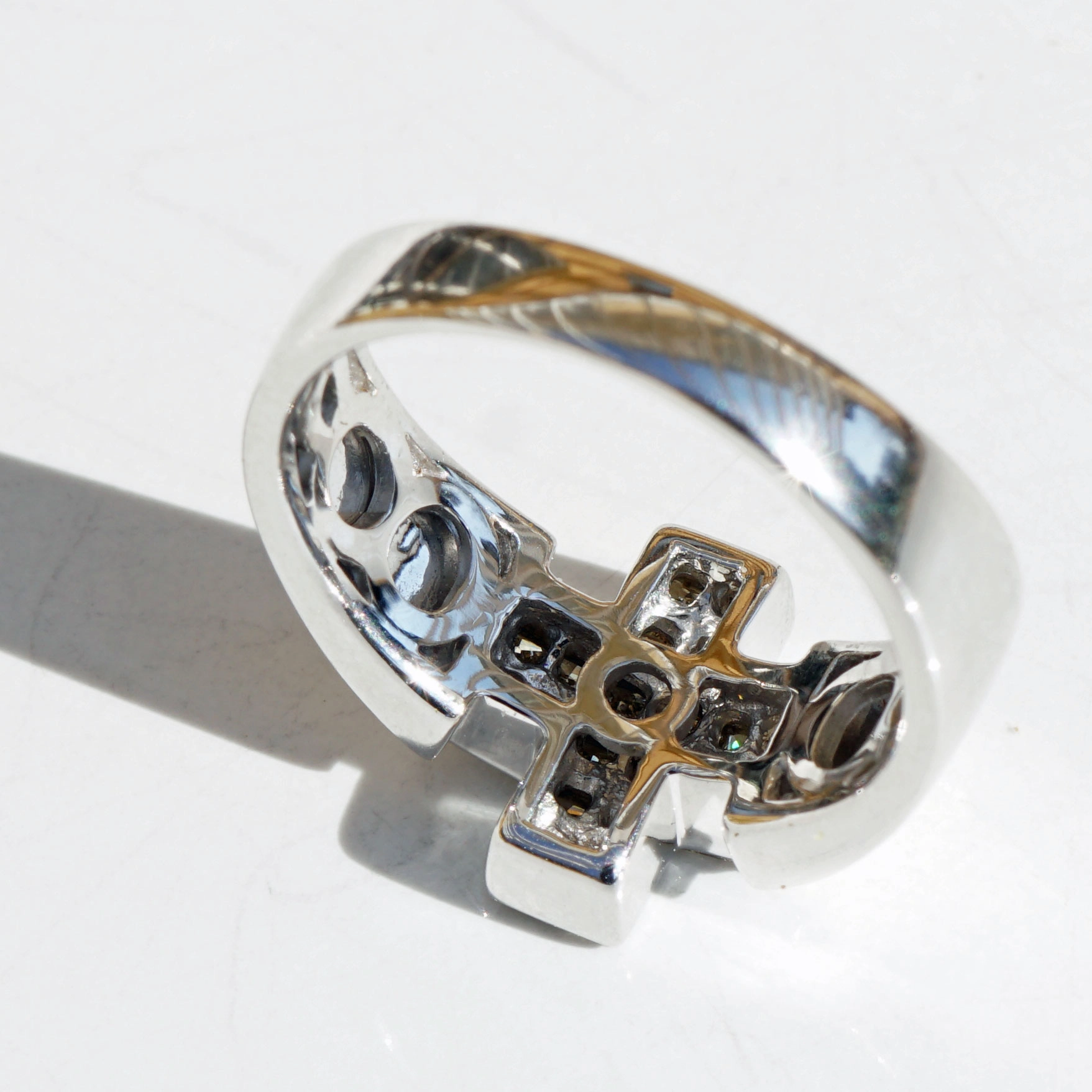 Cross Diamond Ring 18 kt Whitegold....Princess Diamonds 1.20 ct...stylish