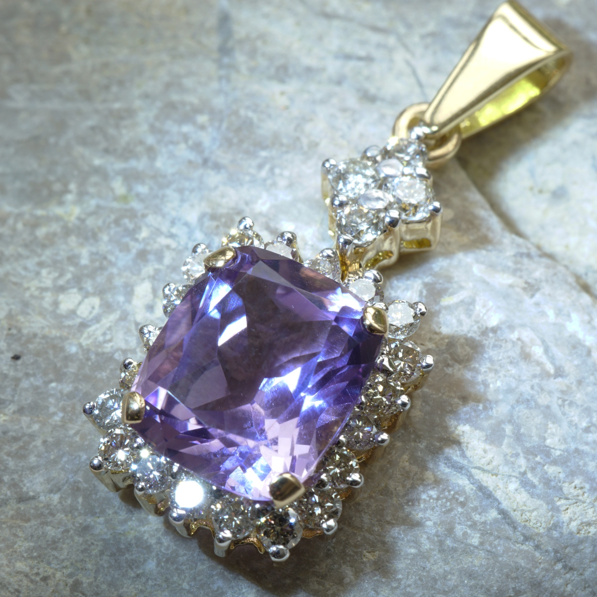 Amethyst Diamond Pendant 18 kt Gold sooo precious