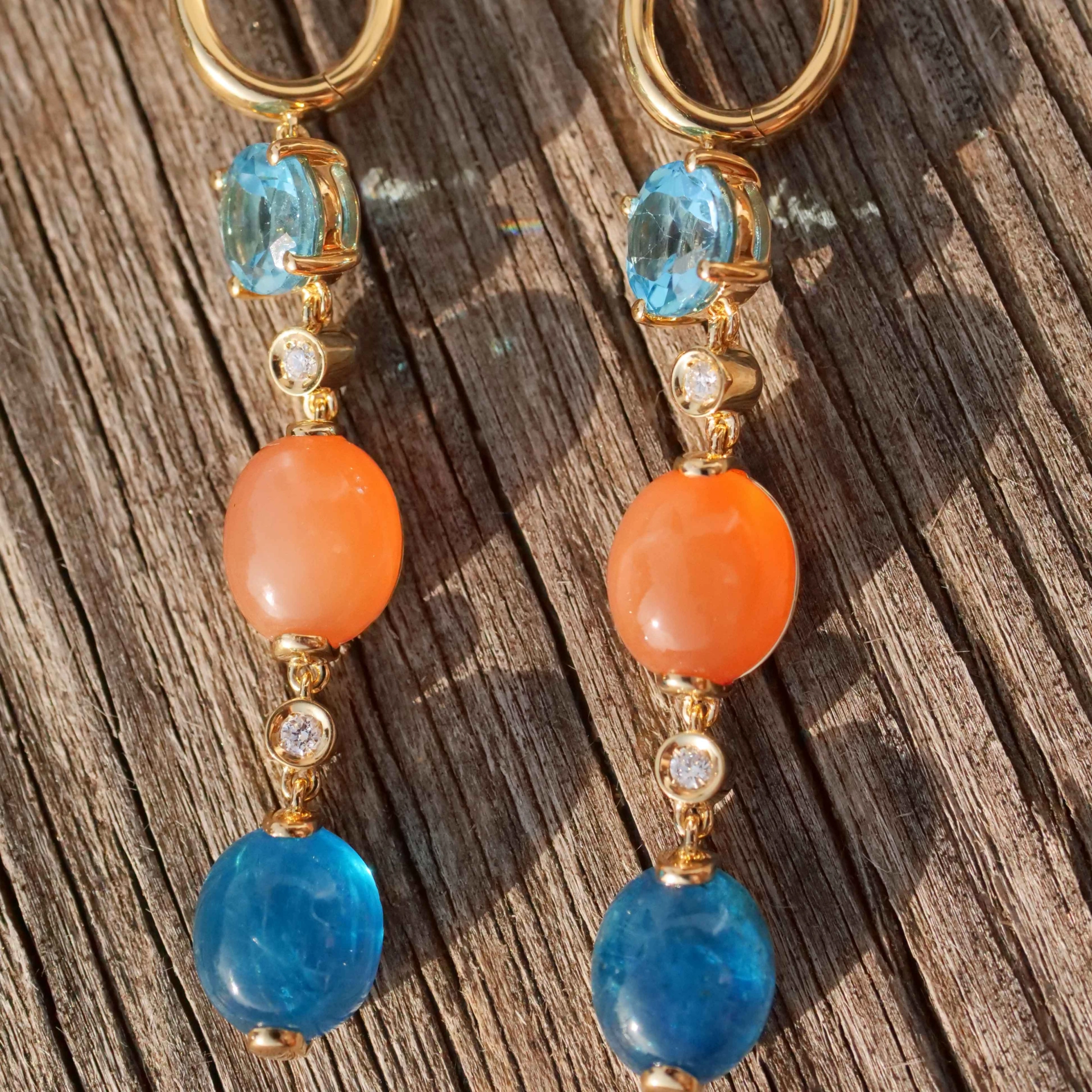 Neon blue paraibacolored Apatite Topaz and Moonstone Earrings 18 kt Jewellery 