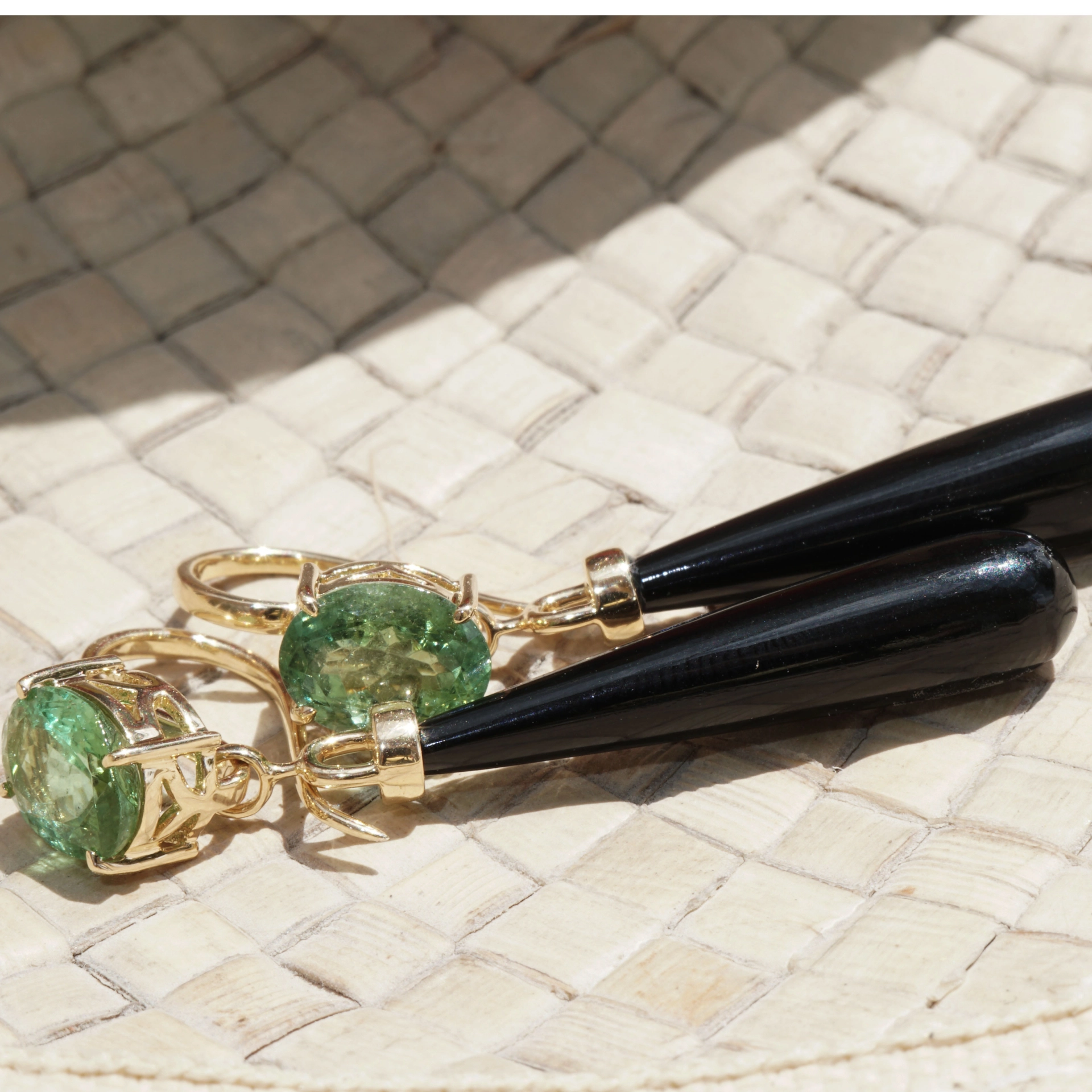 Mandarin Garnet Amazonite Earrings 18 kt Yellowgold...such a Fun