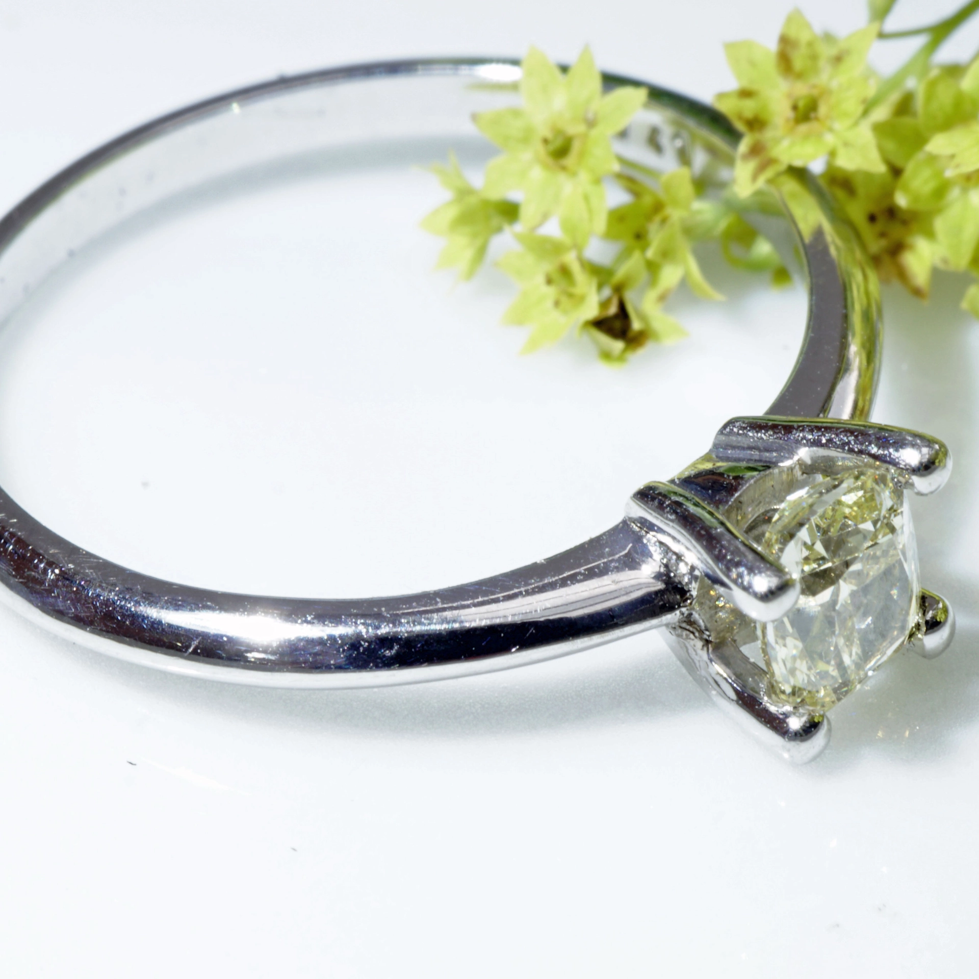 Fancy Yellow Diamond Engagement Ring 0.41 ct 18 kt White Gold Natural Color HRD Certificate