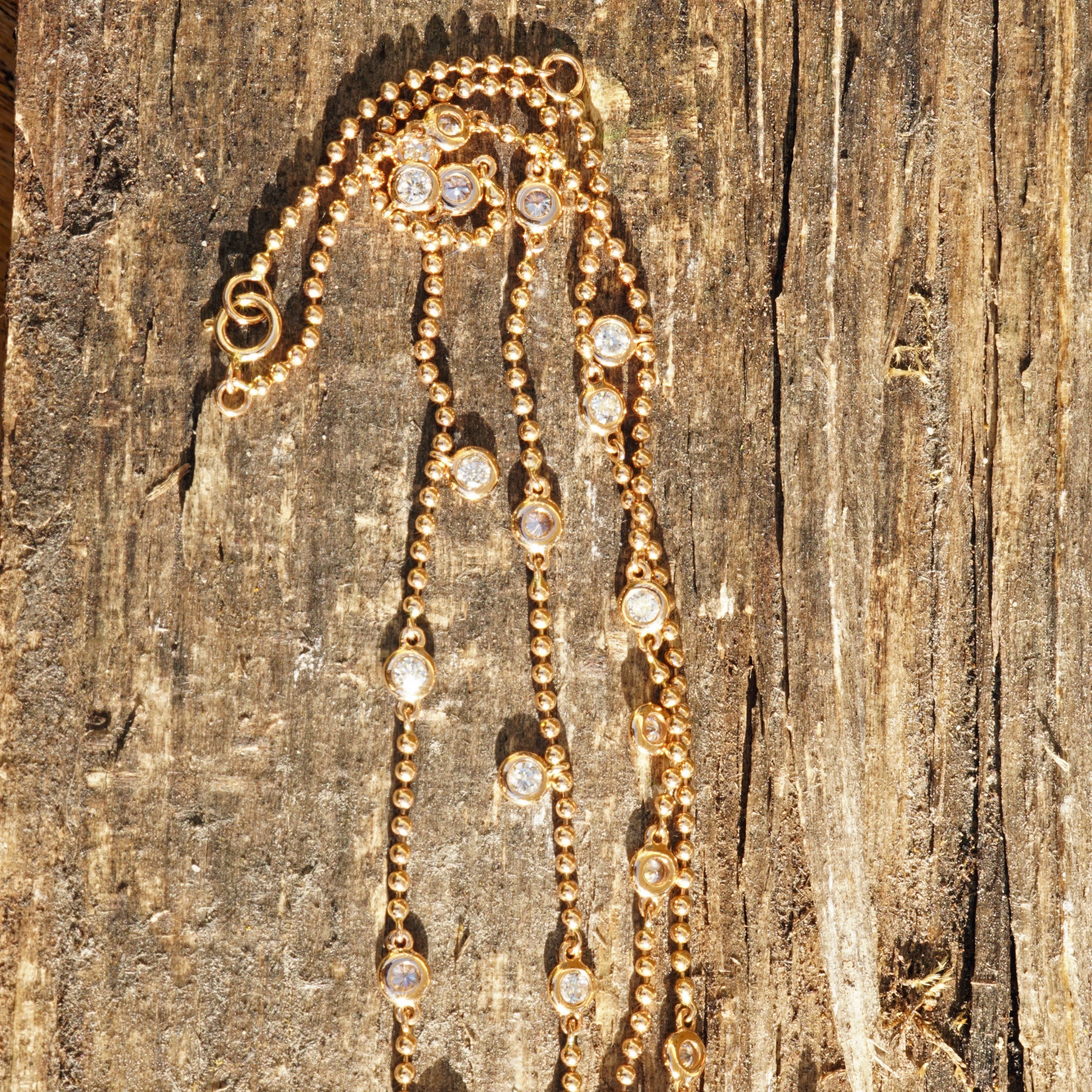 A modern collier....20 diamonds in chaton setting, nice necklace composed of small bullets