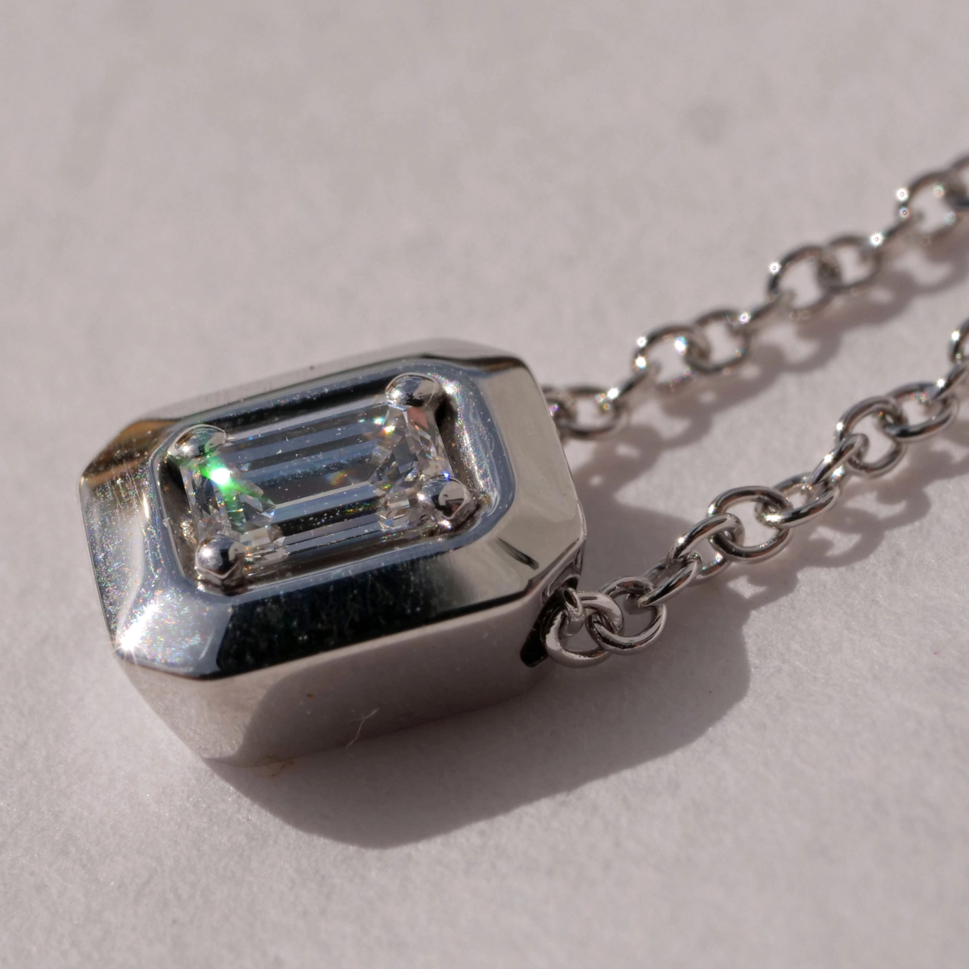 Diamond Emeraldcut Necklace GIA Certificate 0.30 ct River E VVS 18kt Whitegold