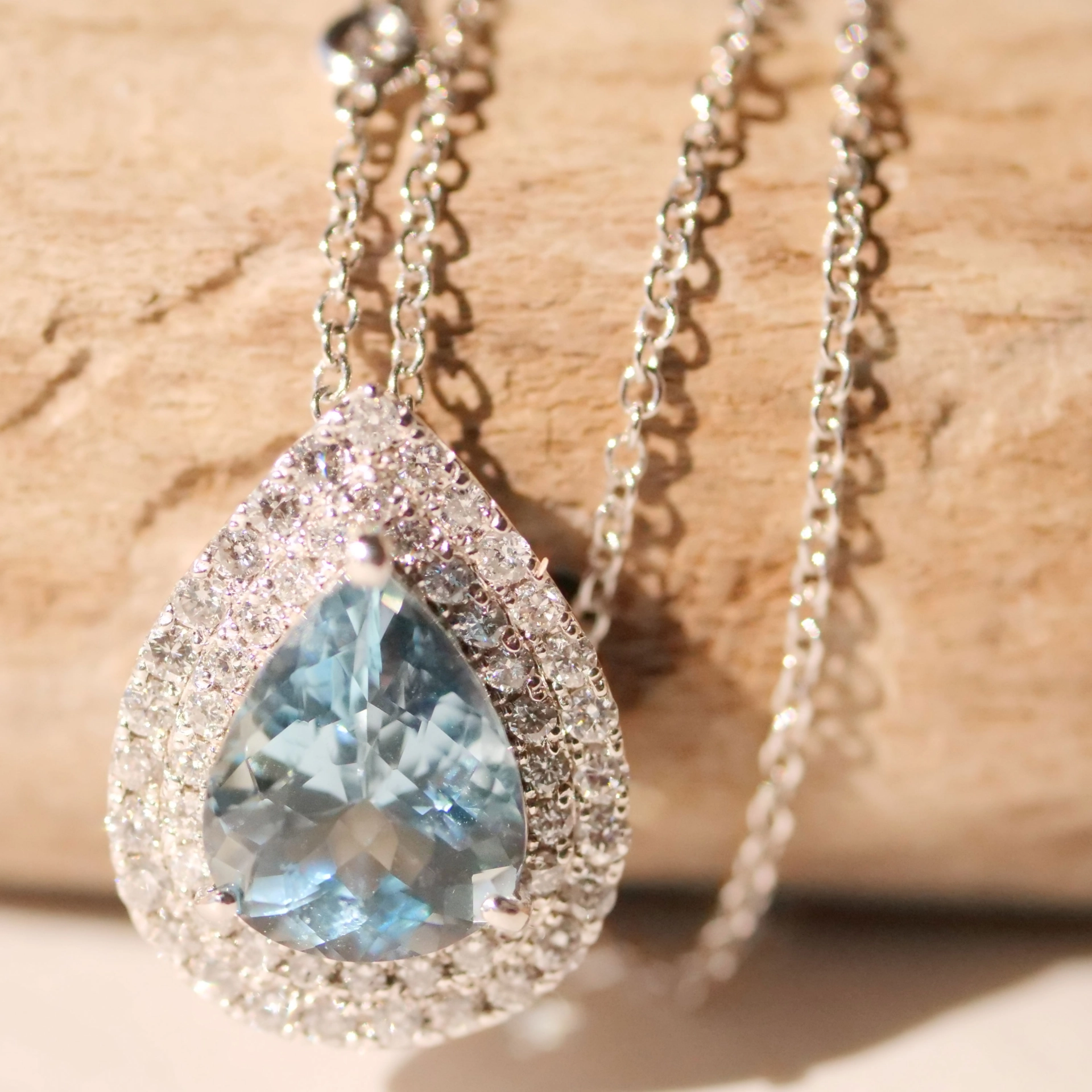 Santa Maria Aquamarin Brilliant Pendant 2.73 ct  950 platinum 0.63 ct Rare Color