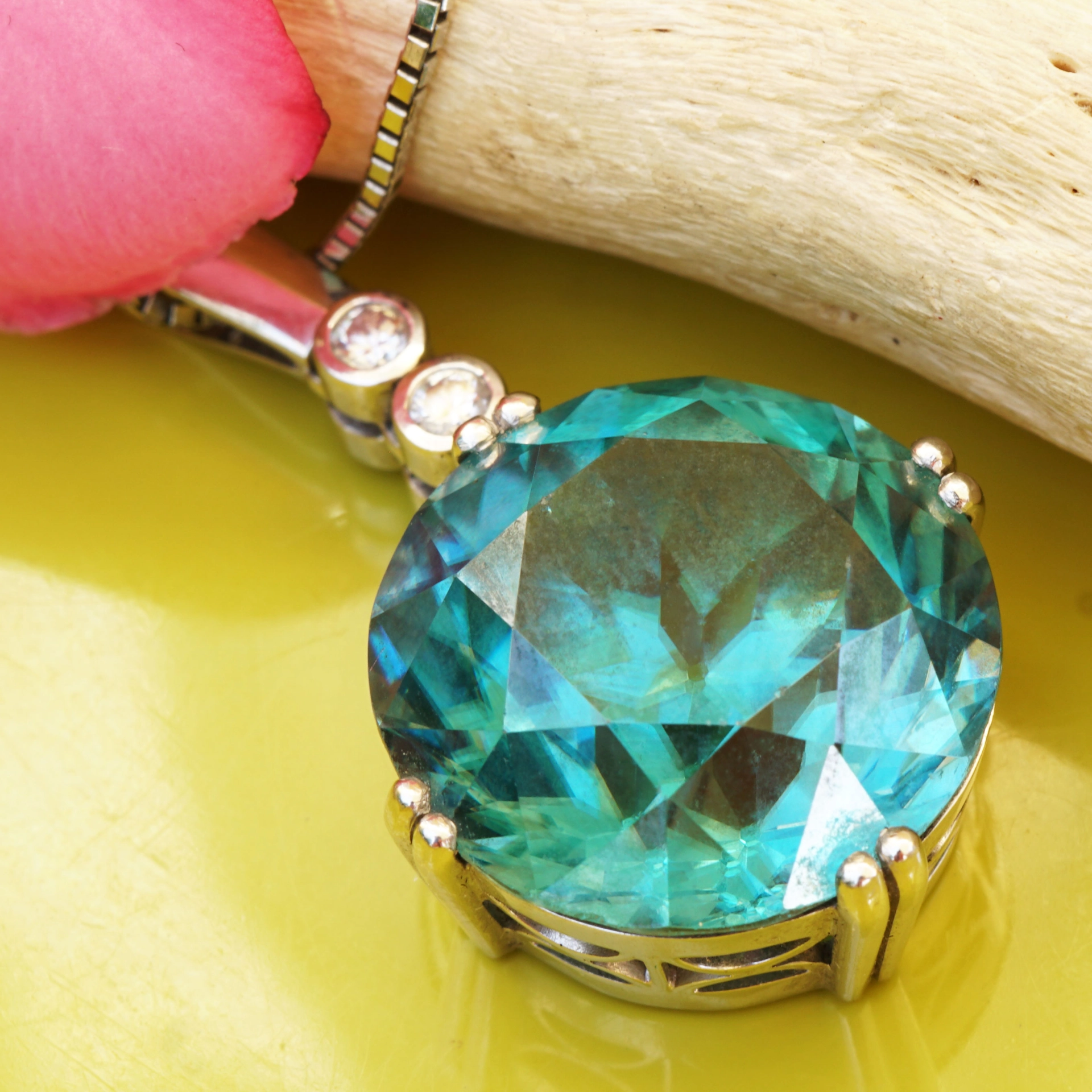 Zirkon Diamant Anhänger mit Kette 25 carat 17 mm D. 585er Weissgold Kette in 850er Platin