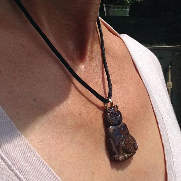 Boulder-Opal-Anhänger mit großer Rundöse in 585er-Gelbgold