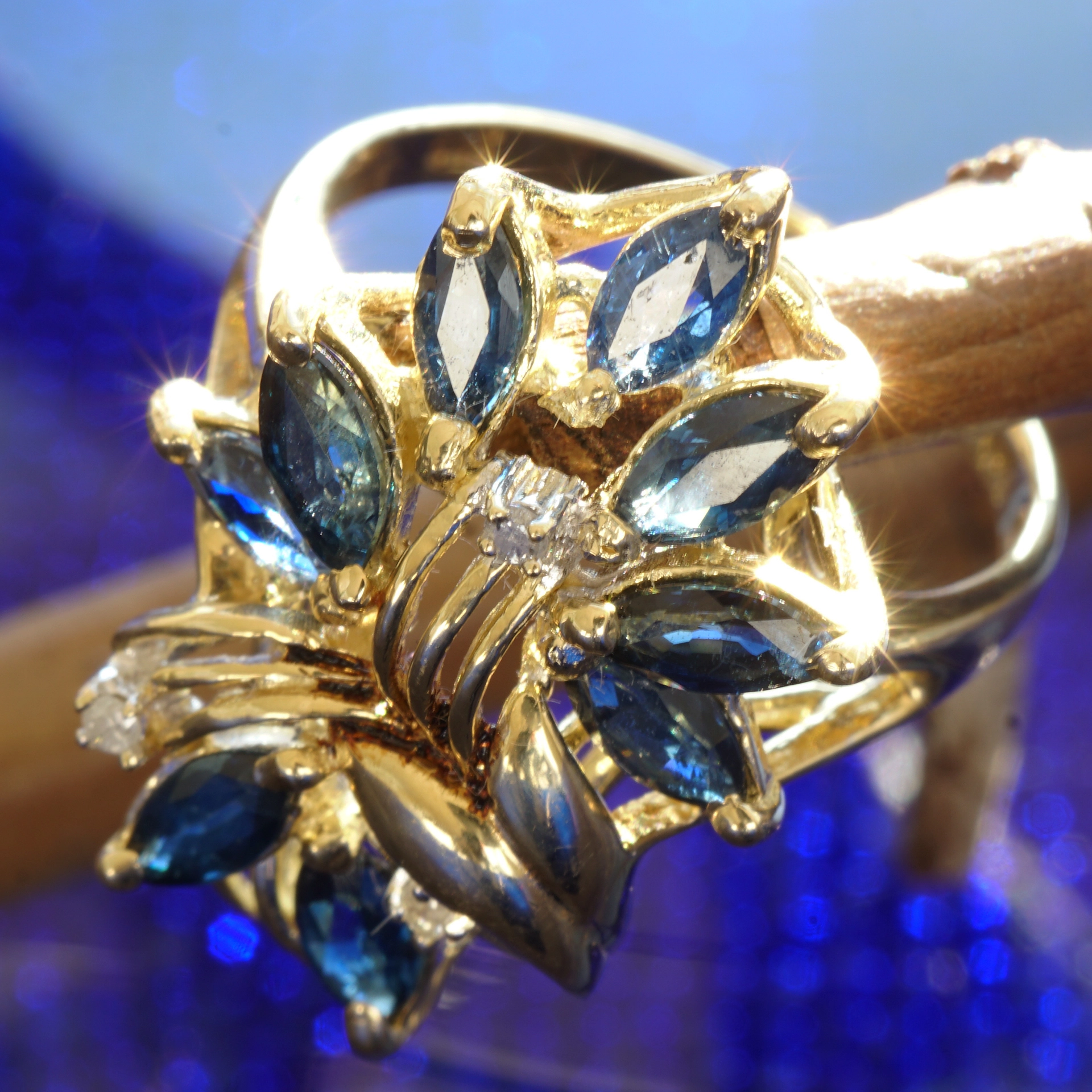 Saphire Diamond Ring 14 kt/585 Yellowgold...royalblue...Leaf Play