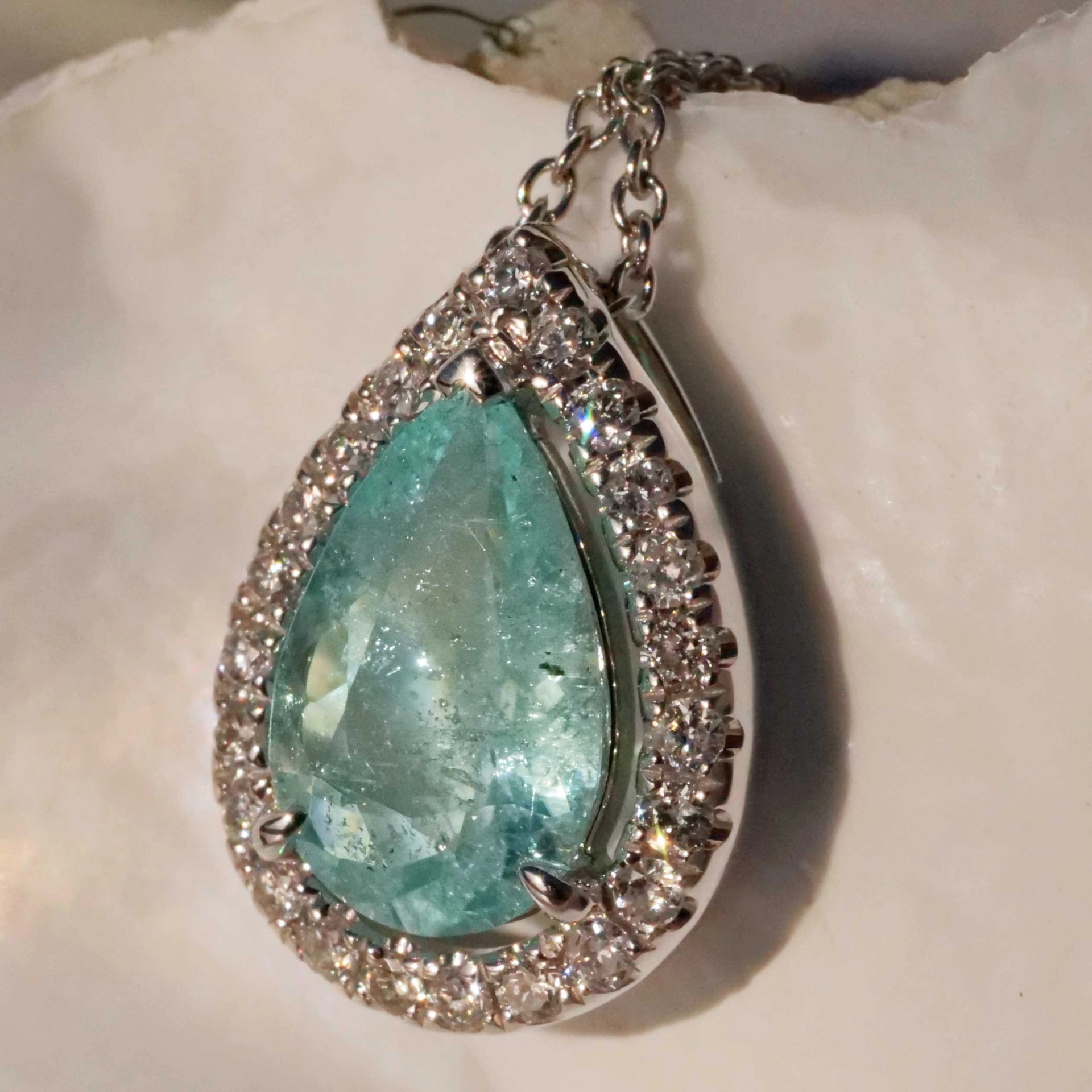 Paraiba Tourmaline Pendant 1.05 ct AAA 18 kt White Gold Brilliants 0.18 ct Laguna