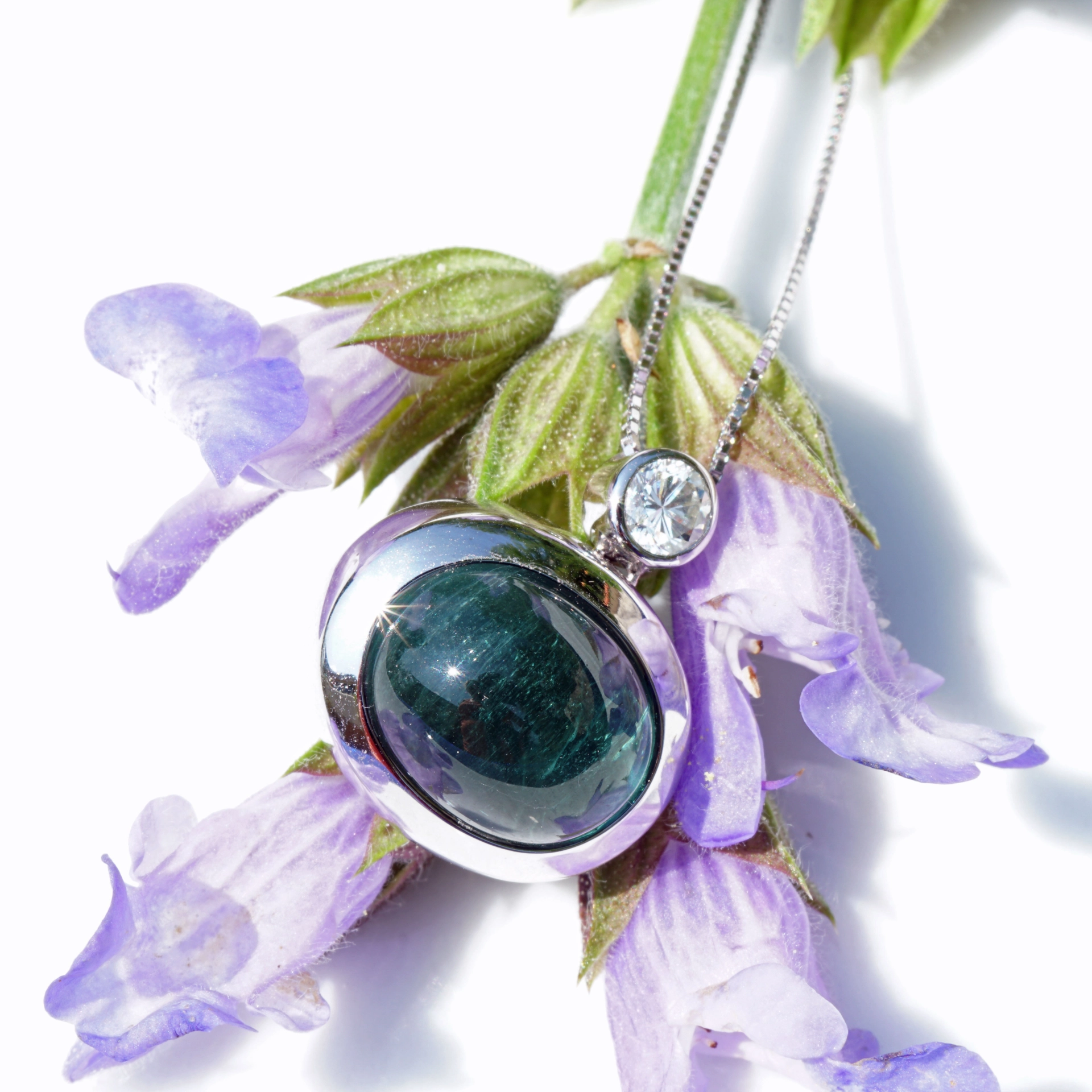 ..big blue turmalin pendant.....very nice color....great appearance, cabochon, approx. 8.35 ct, AAA loupeclean diamond