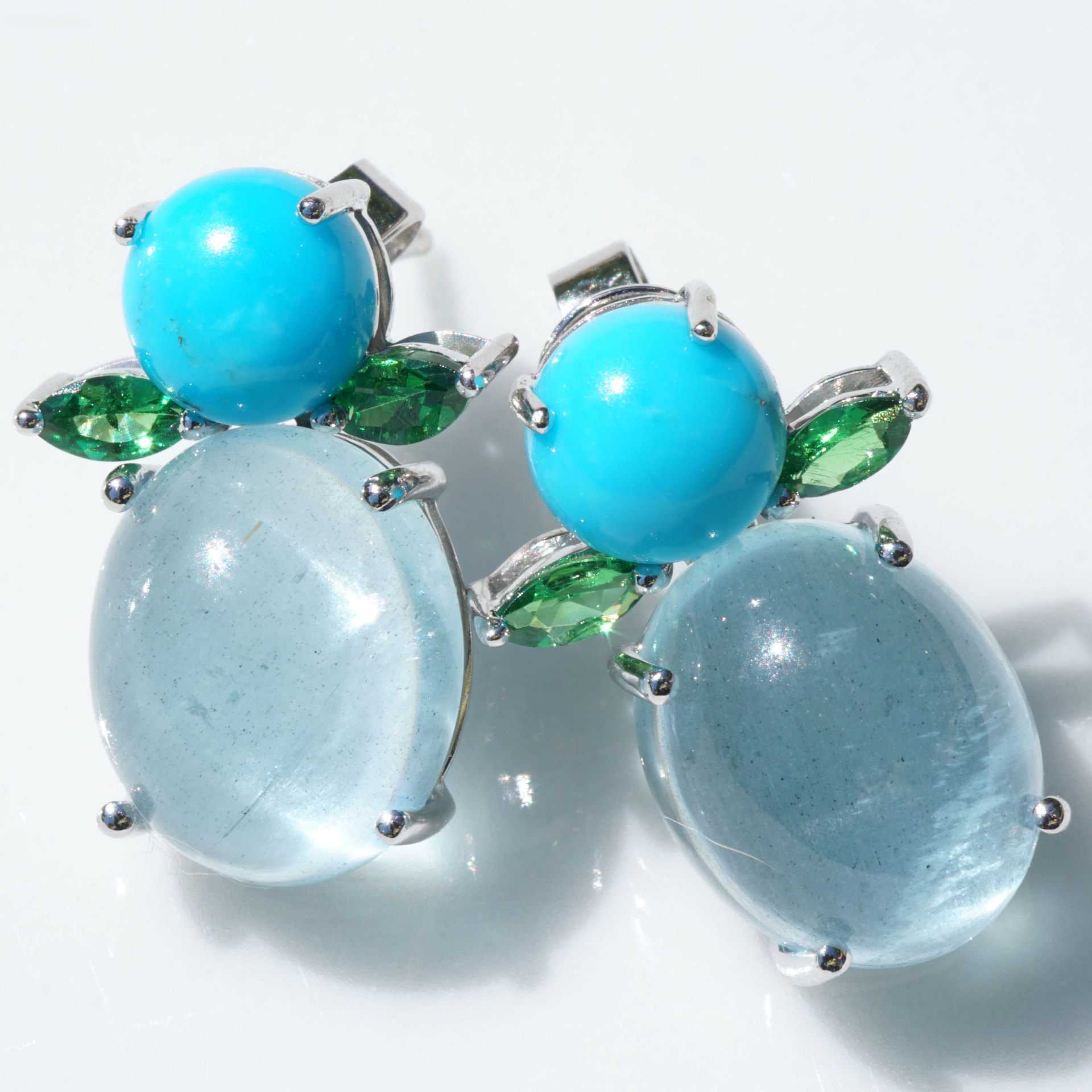 Aquamarin Turqouise Dematoid Earrings 18 kt Whitegold .....little Angels