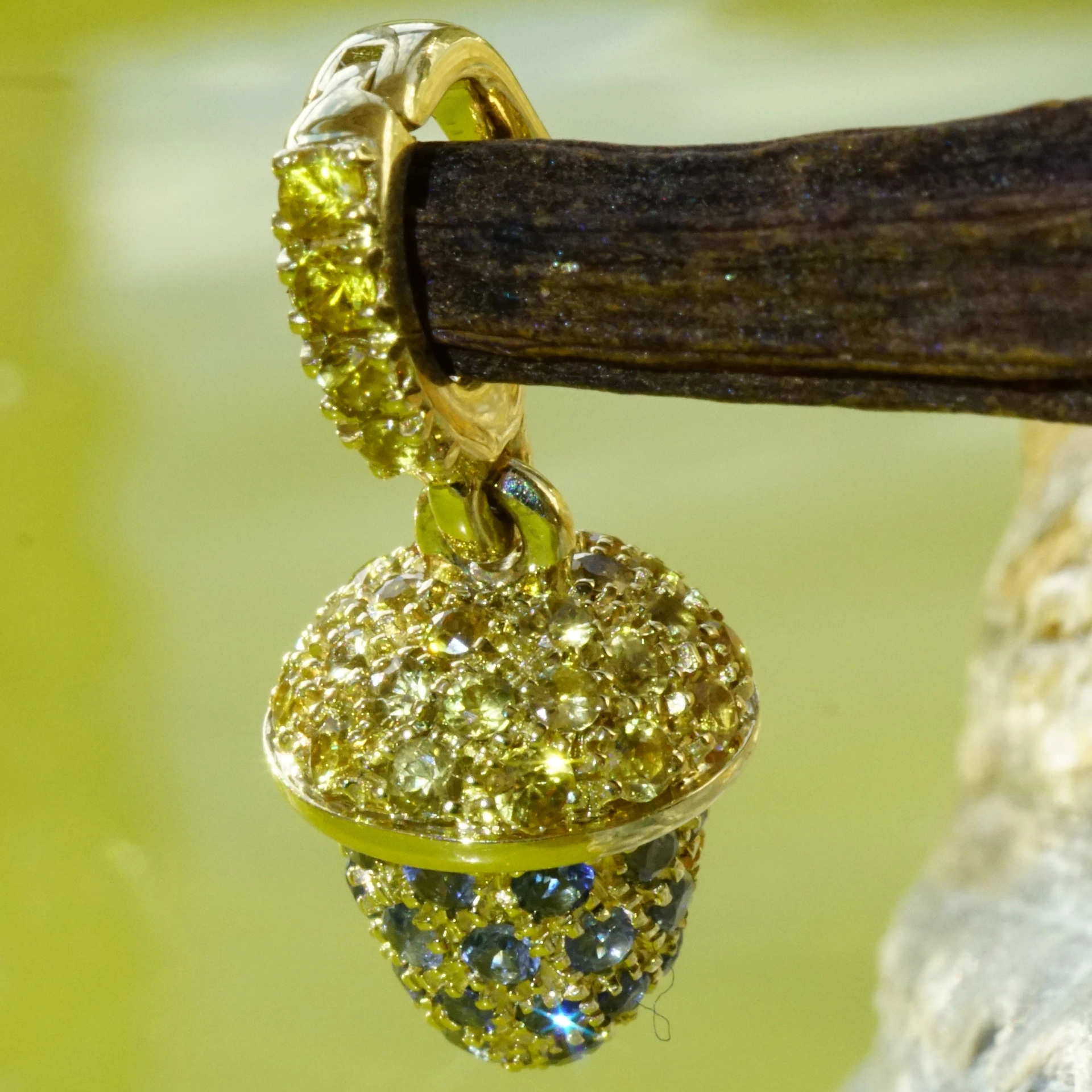  Saphire Drop Pendant 18 kt Yellowgold.......sooo cute