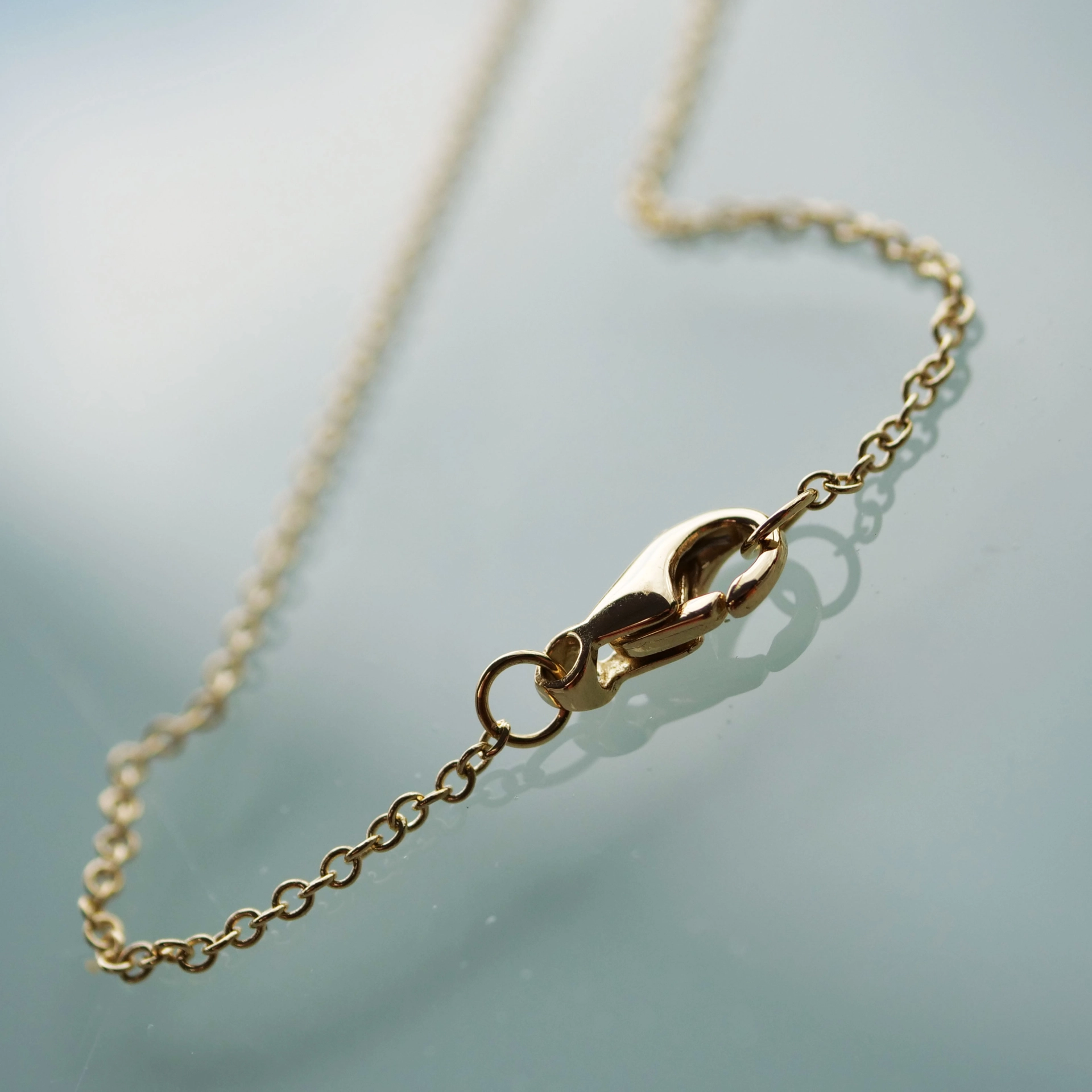 Chain with 1,4 mm diameter, lenght approx. 45,5 cm, made in Italy and hallmarked with Schmuckzicke Logo for best quality