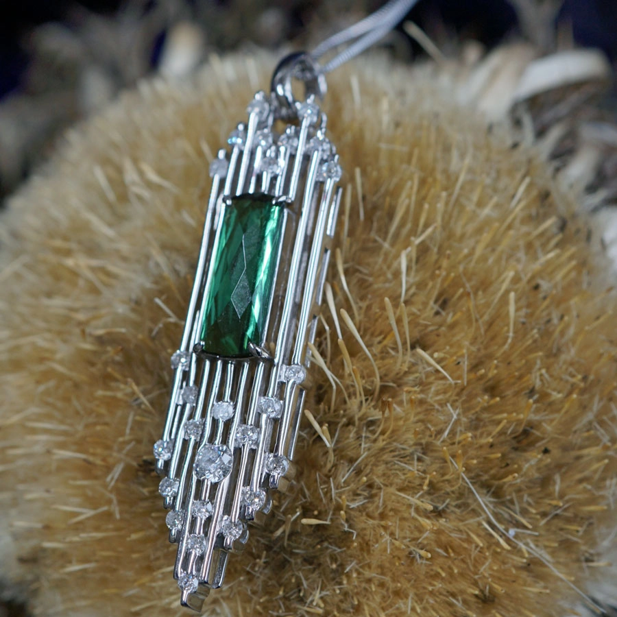 Tourmalin Brilliant Pendant with Chain 18 kt White Gold