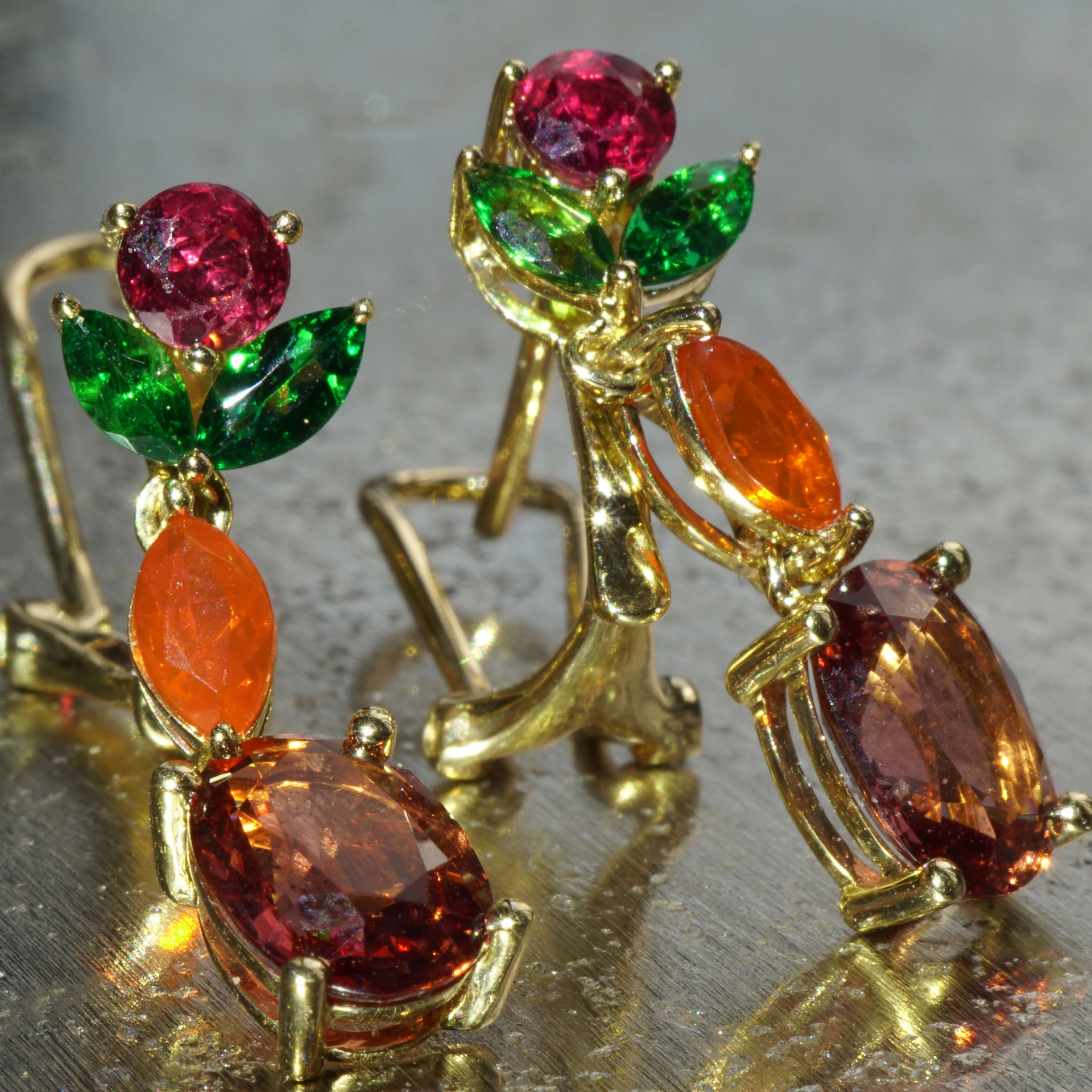 Gorgeous Colors like Blossoms in the Wind...18 kt Yellowgold