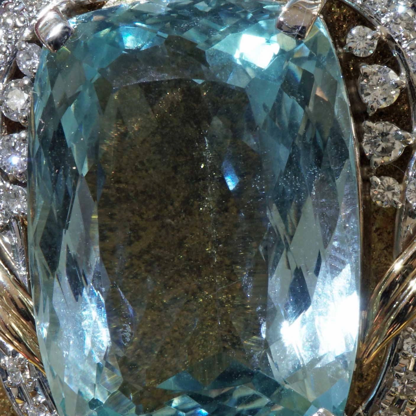 Aquamarine Brilliant Pendant 24.5 ct 18kt Yellow Gold..intensive Color rare