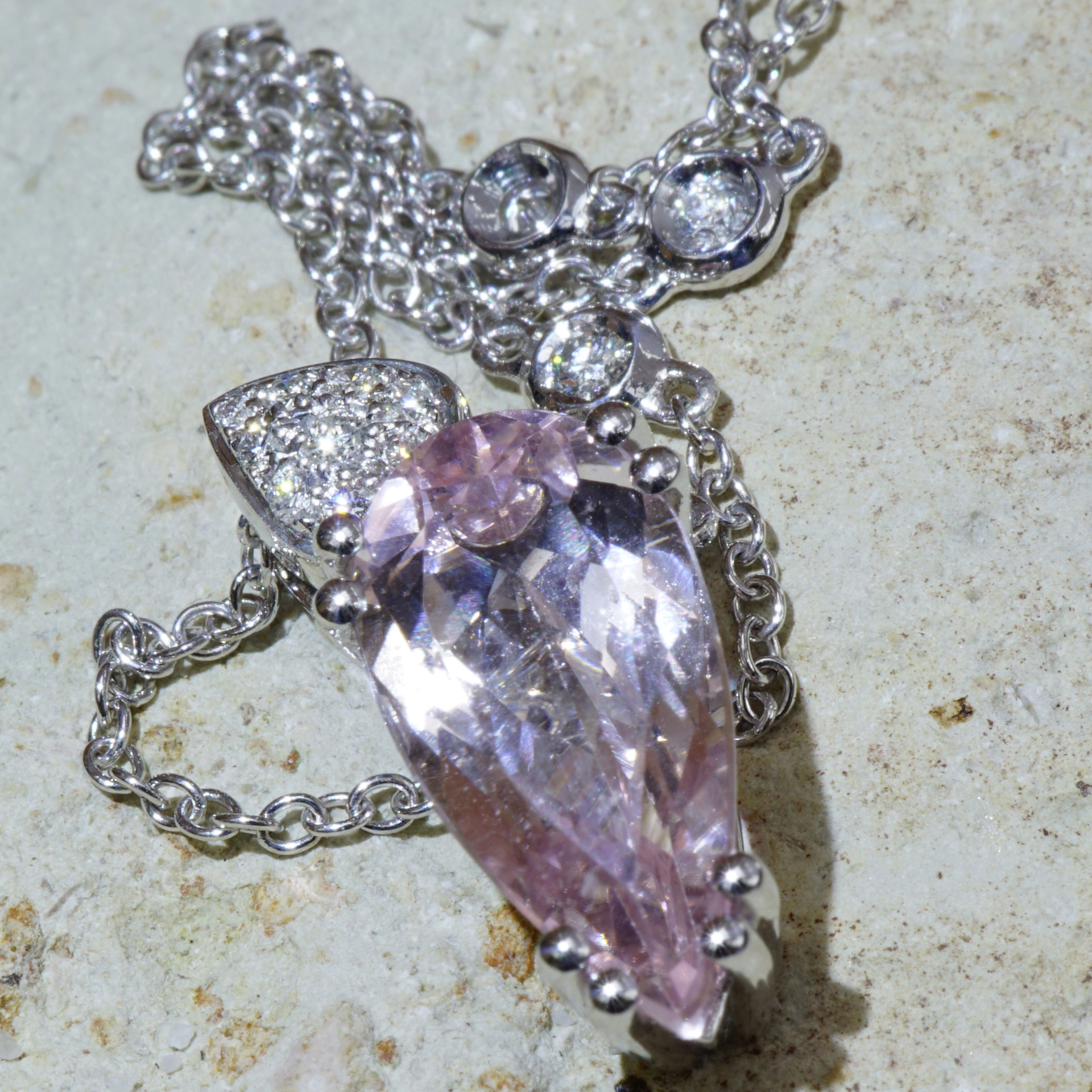 Morganite Diamond Pendant Whitegold 18 kt.....makes you want to get up in the morning
