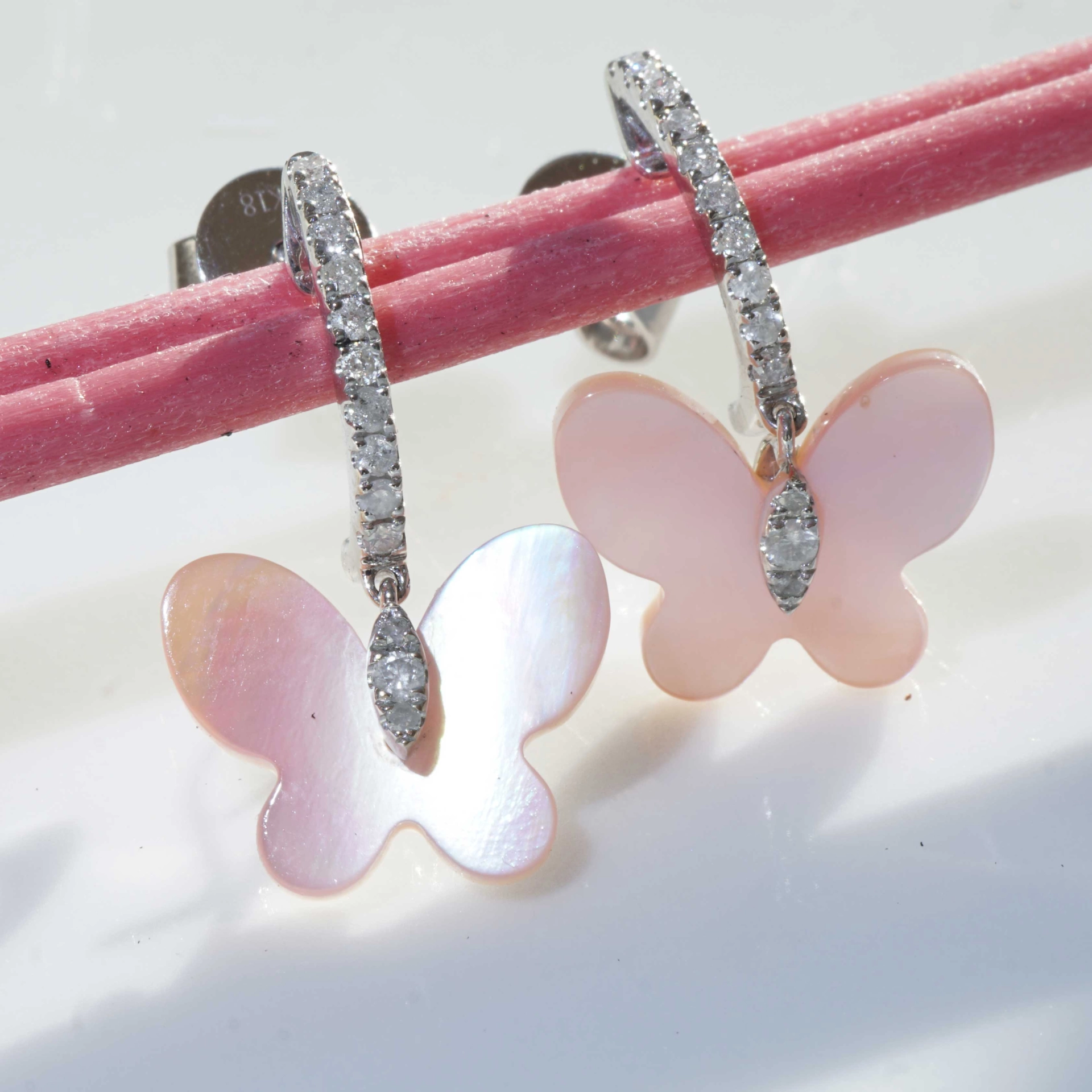 Mother of Pearl Butterfly Brilliant Earrings 18 kt White Gold....fly
