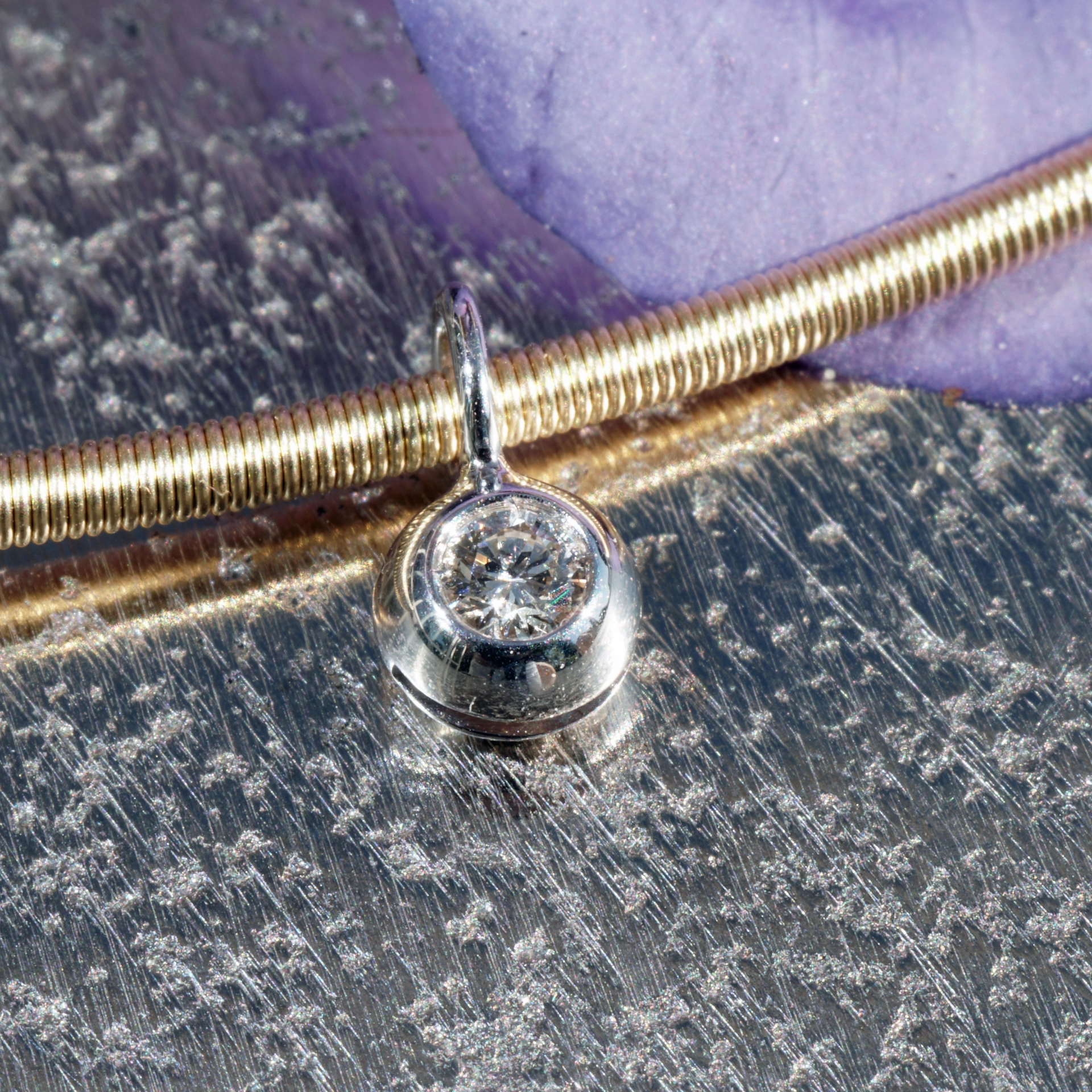 Brilliant Necklace Ivy 18 kt Yellow Gold Wire Wrapping Präzion from Jewelery Silhouette Germany