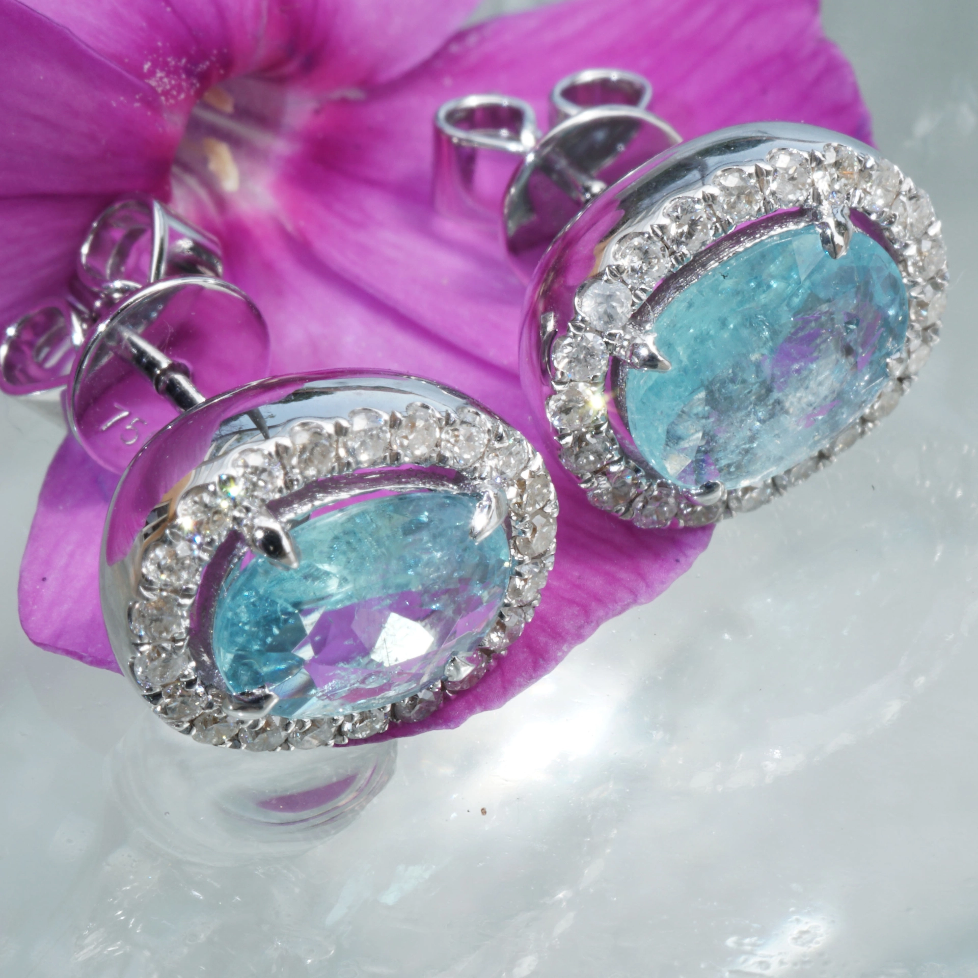Paraiba Tourmaline Earstuds AAA 18 kt White Gold with Brilliants