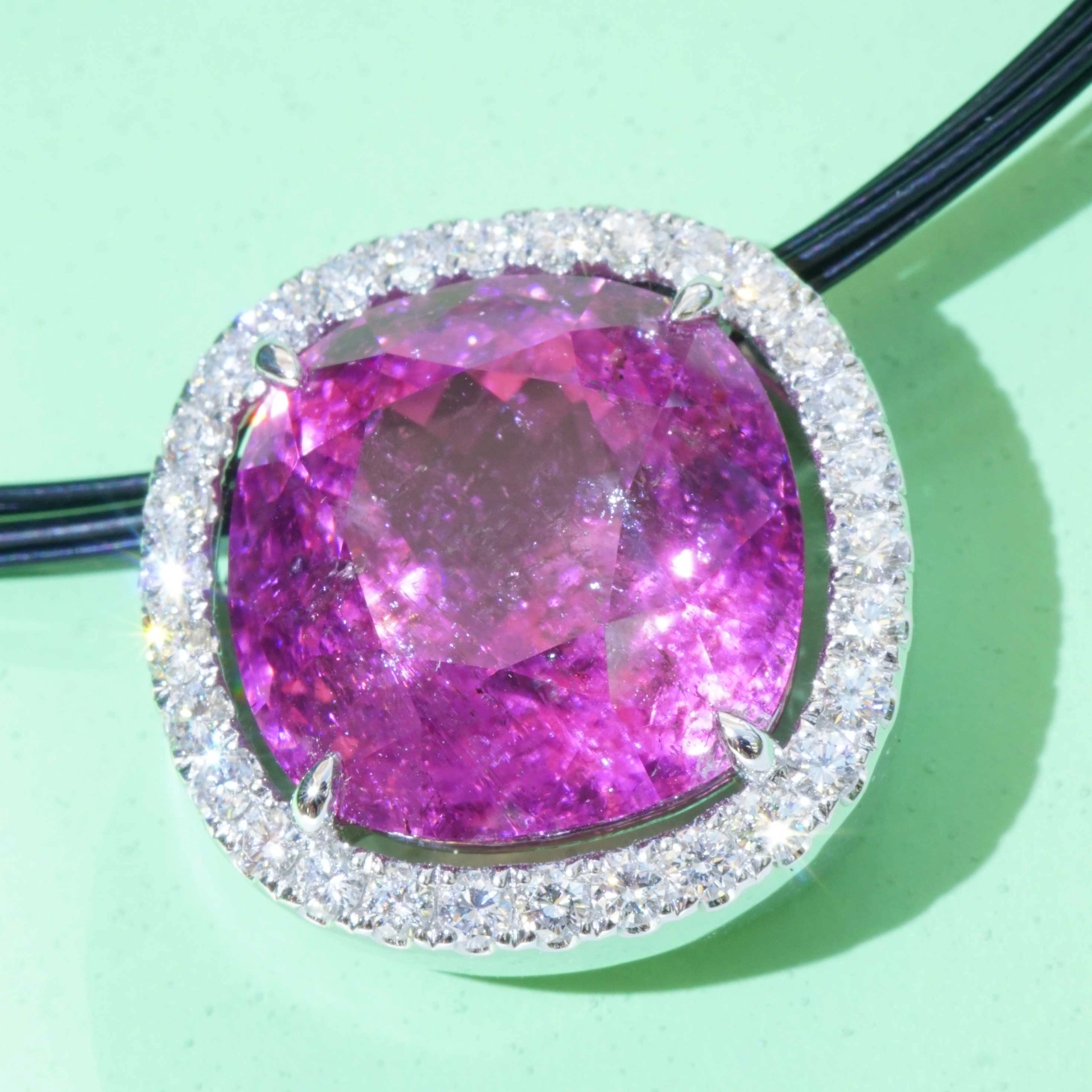 Copper Rubelithe 16.84 ct pink-redish Brilliant Pendant 18 kt White Gold...amazing Color