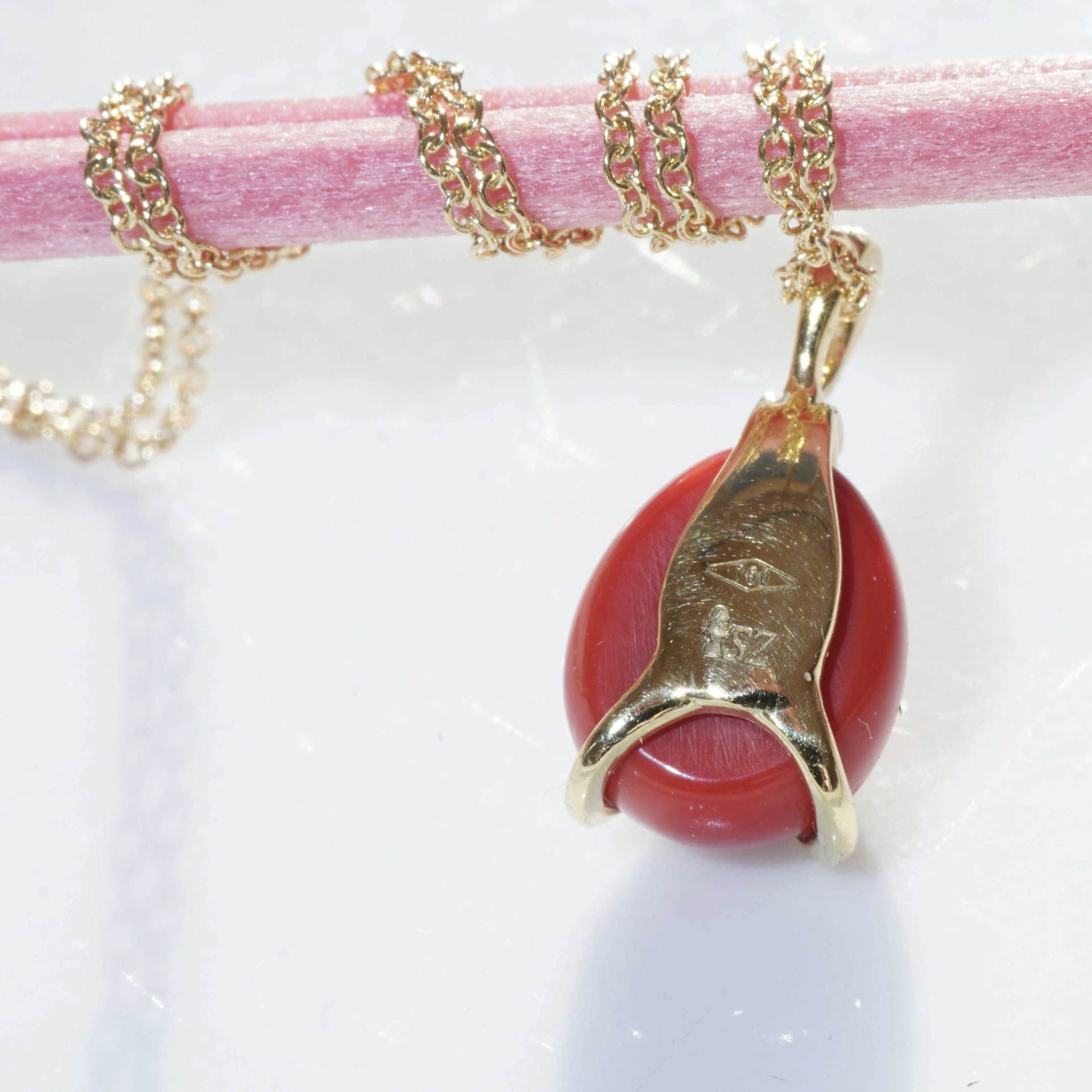 Drop Pendant...soo sweet...with coral and Diamond...made in Italy