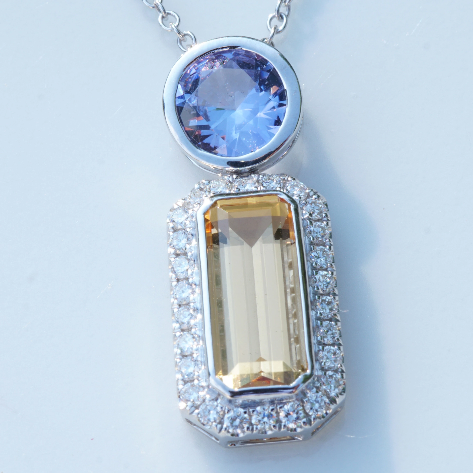..what kind of color...imperial gold and blue-viloet...natural colors