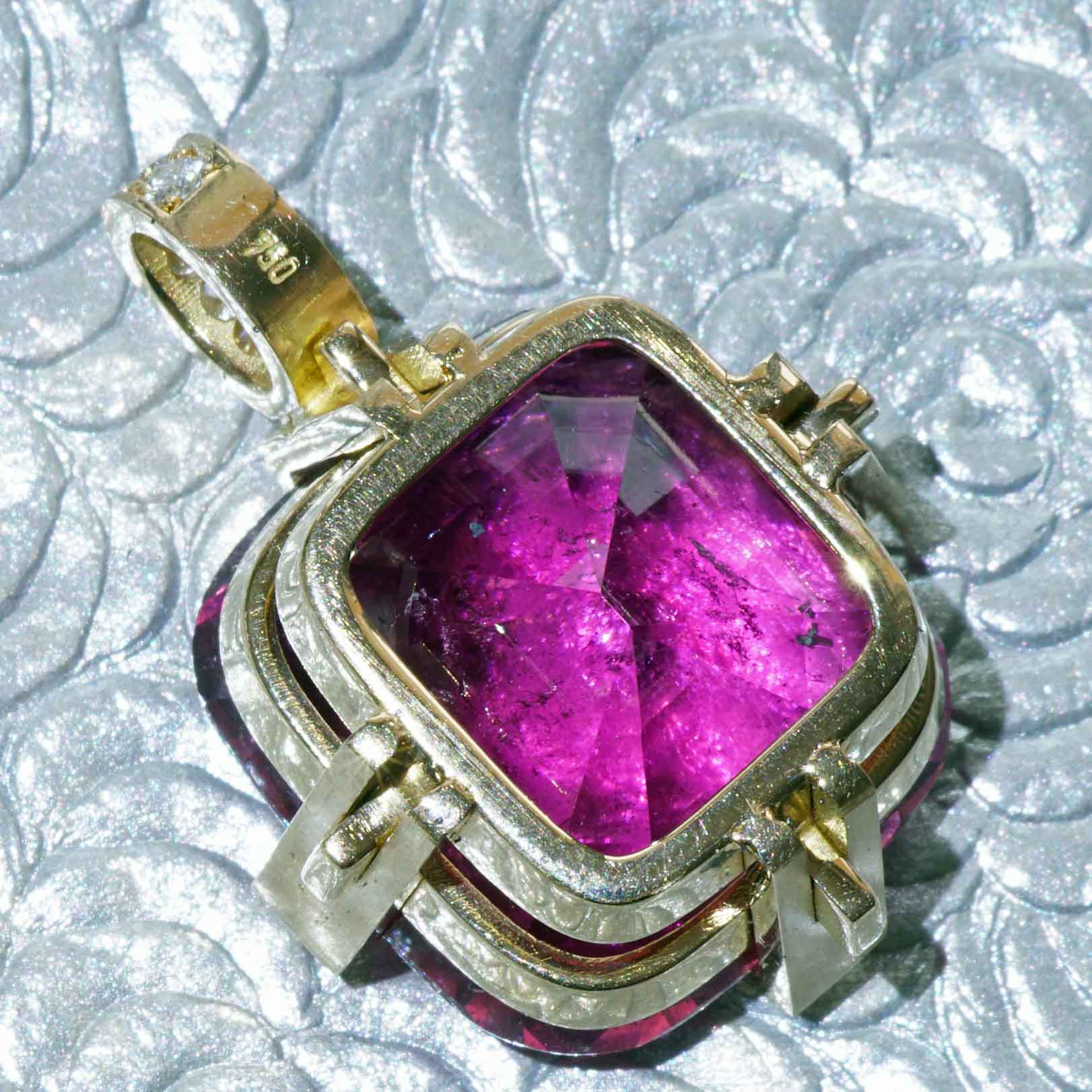 37 Carat Rubellite TOURMALINE Brilliant Pendant in 750 Rose Gold Handmade by Master Craftsman