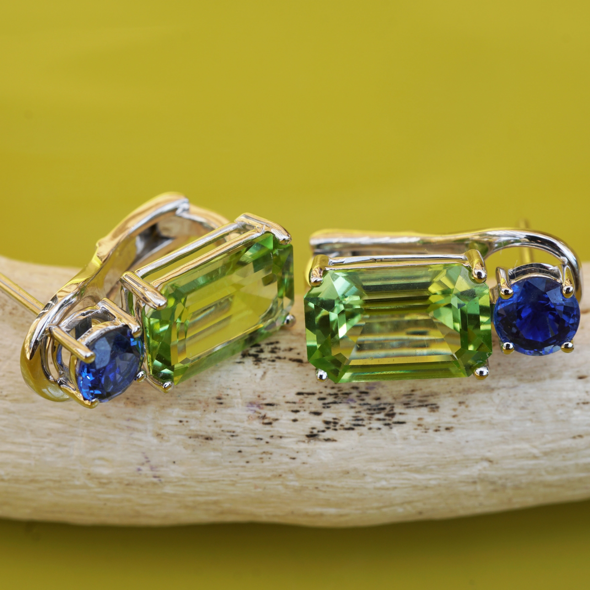 Saphire Peridot Earrings 18 kt White Gold.....High End Quality....Neon Mint Green