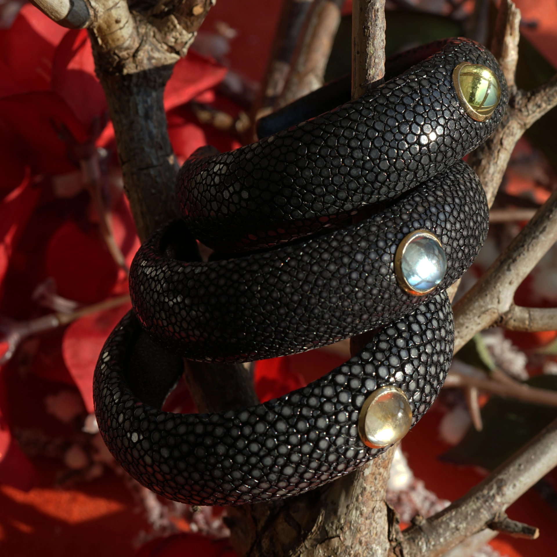 Lemon Citrine Stingray Leather Bangle 585 Yellow Gold