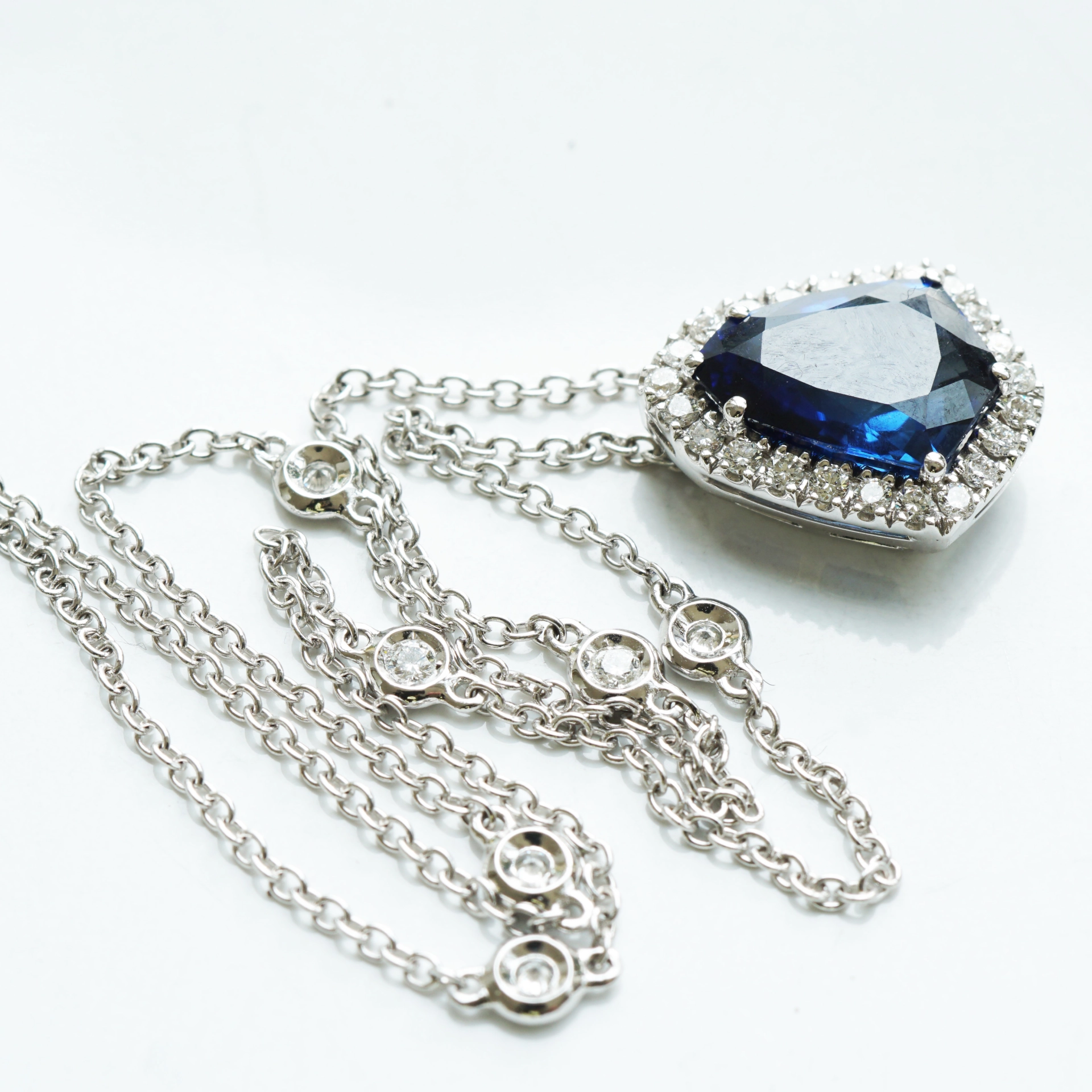 Saphire Diamond Necklace made in Italy.....AAA+ Best Quality 18 kt Whitegold