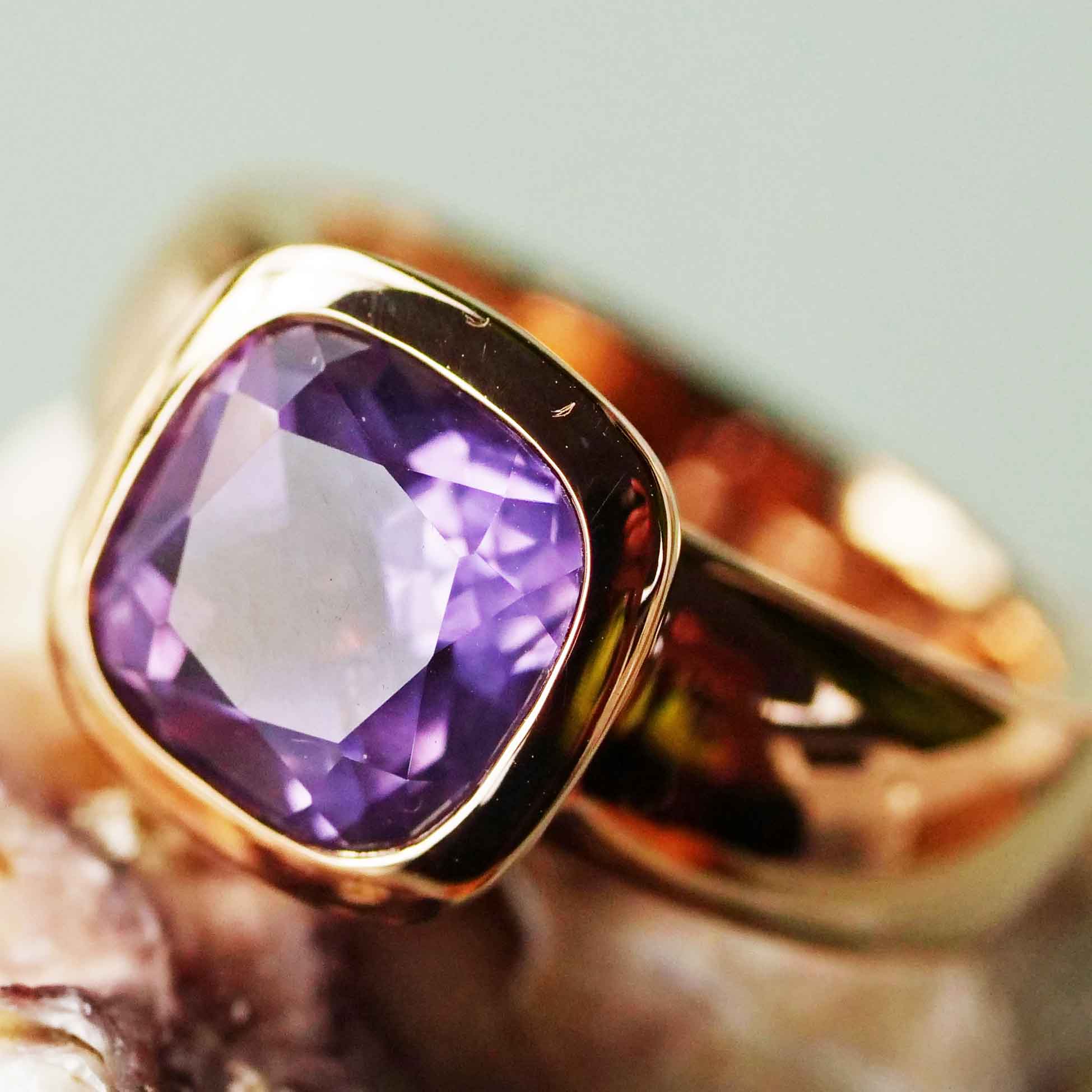 Amethyst Ring 750 Rose Gold Valenza..... bella Italia.... small Cardinal Ring... so trendy 