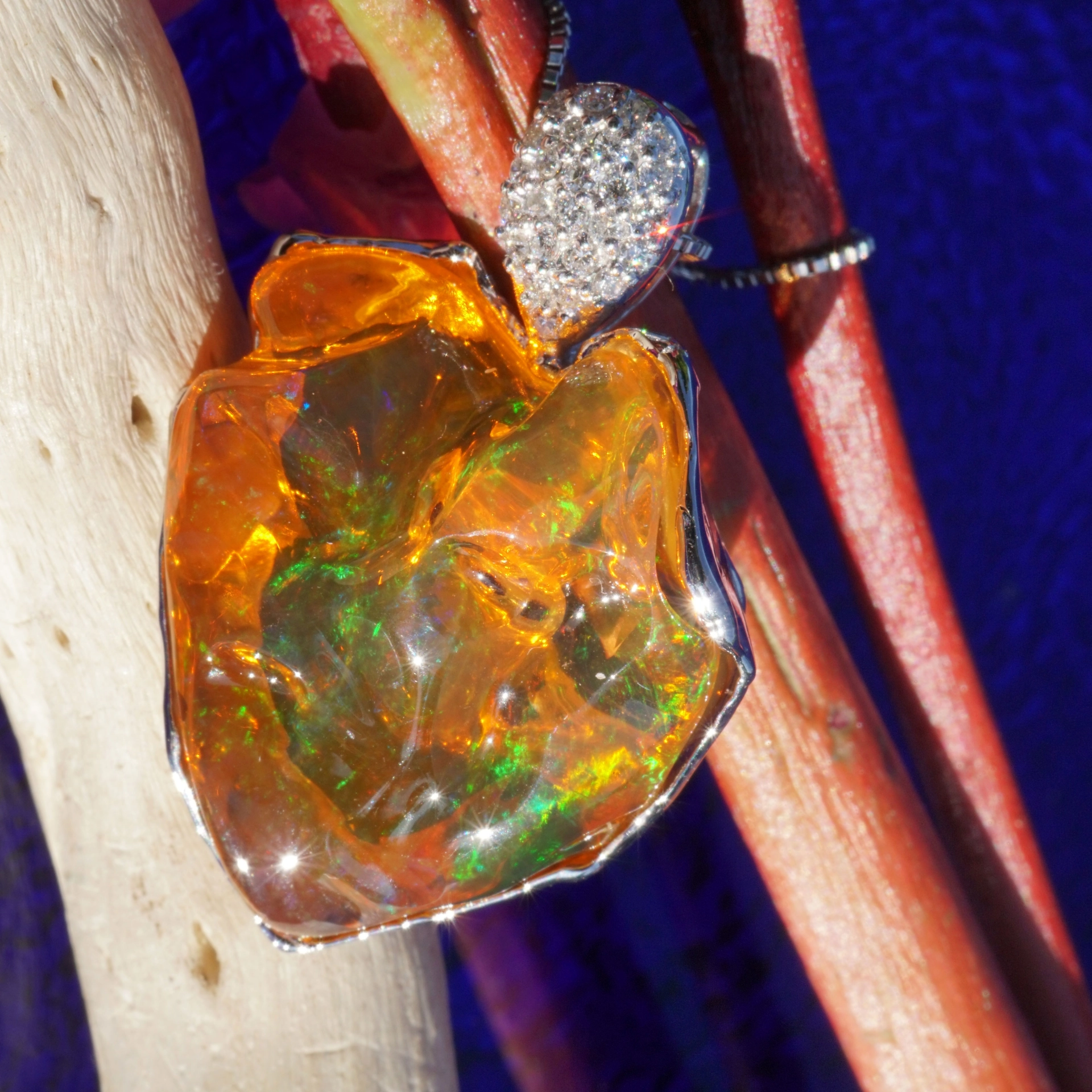 Opal Brillant Anhänger mit Kette in 750er Gold 20.18 ct 0.22 ct AAA+