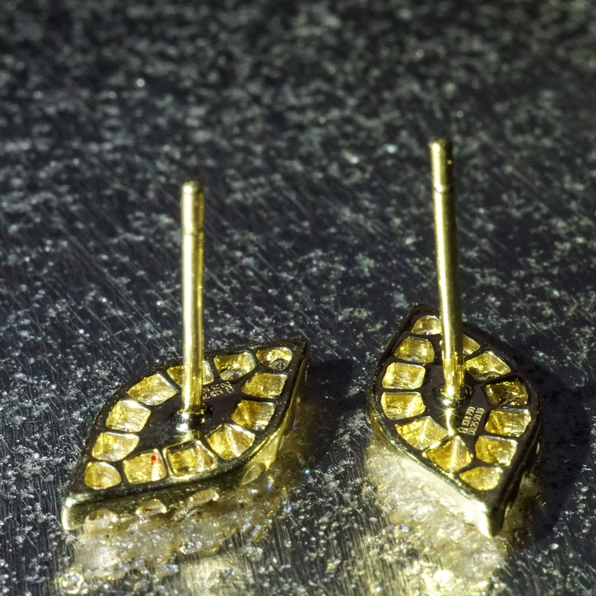 Just a nice Shape...Navette Earrings 18 kt Gold fine Gems