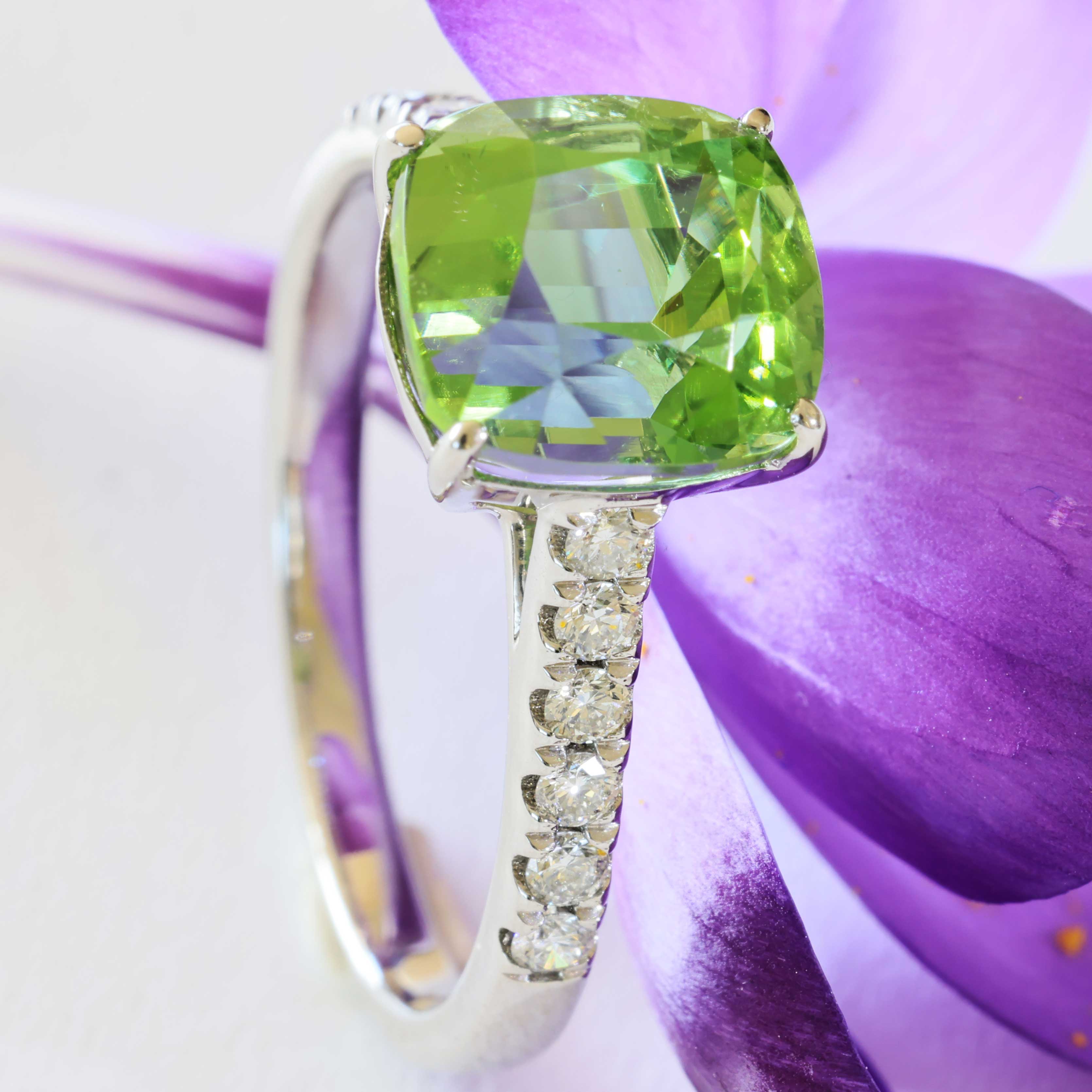 Lagun Green-Blue Tourmaline Brilliant Ring 750 White Gold 3.90 ct 0.27 ct Afghanistan Top Quality