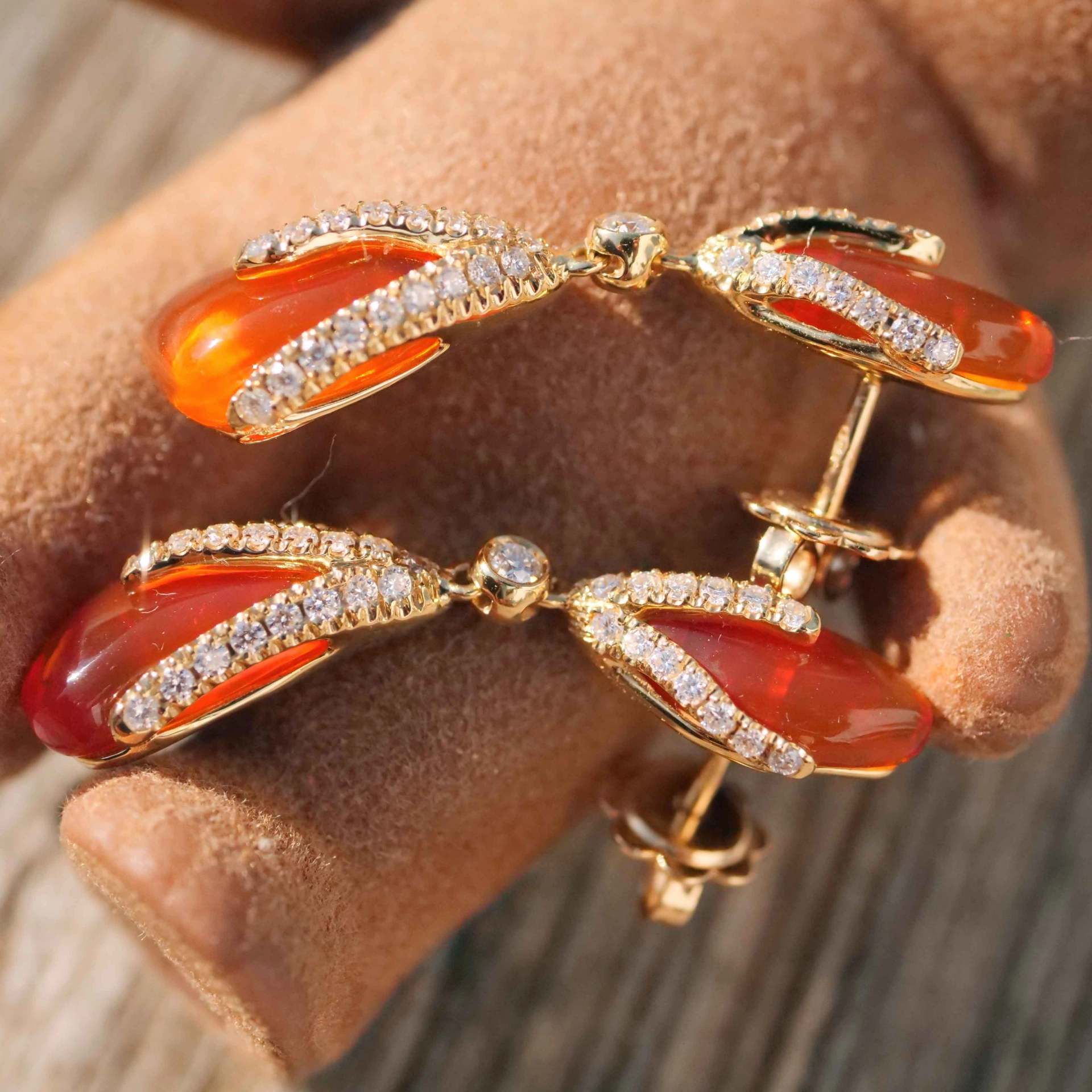 Fireopal Brilliant Earrings 18 kt Yellow Gold...abstract Design sooo stunning 