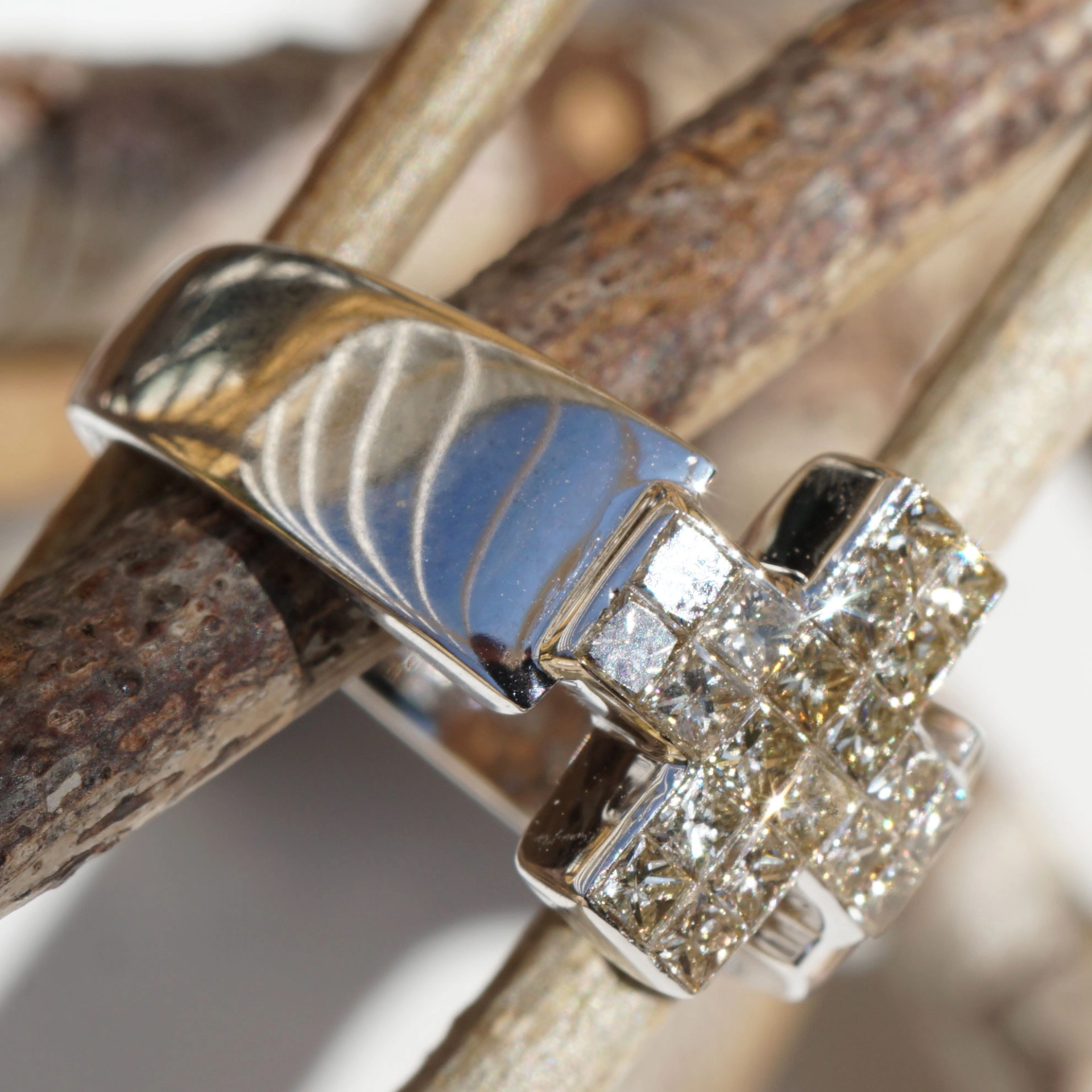 Cross Diamond Ring 18 kt Whitegold....Princess Diamonds 1.20 ct...stylish