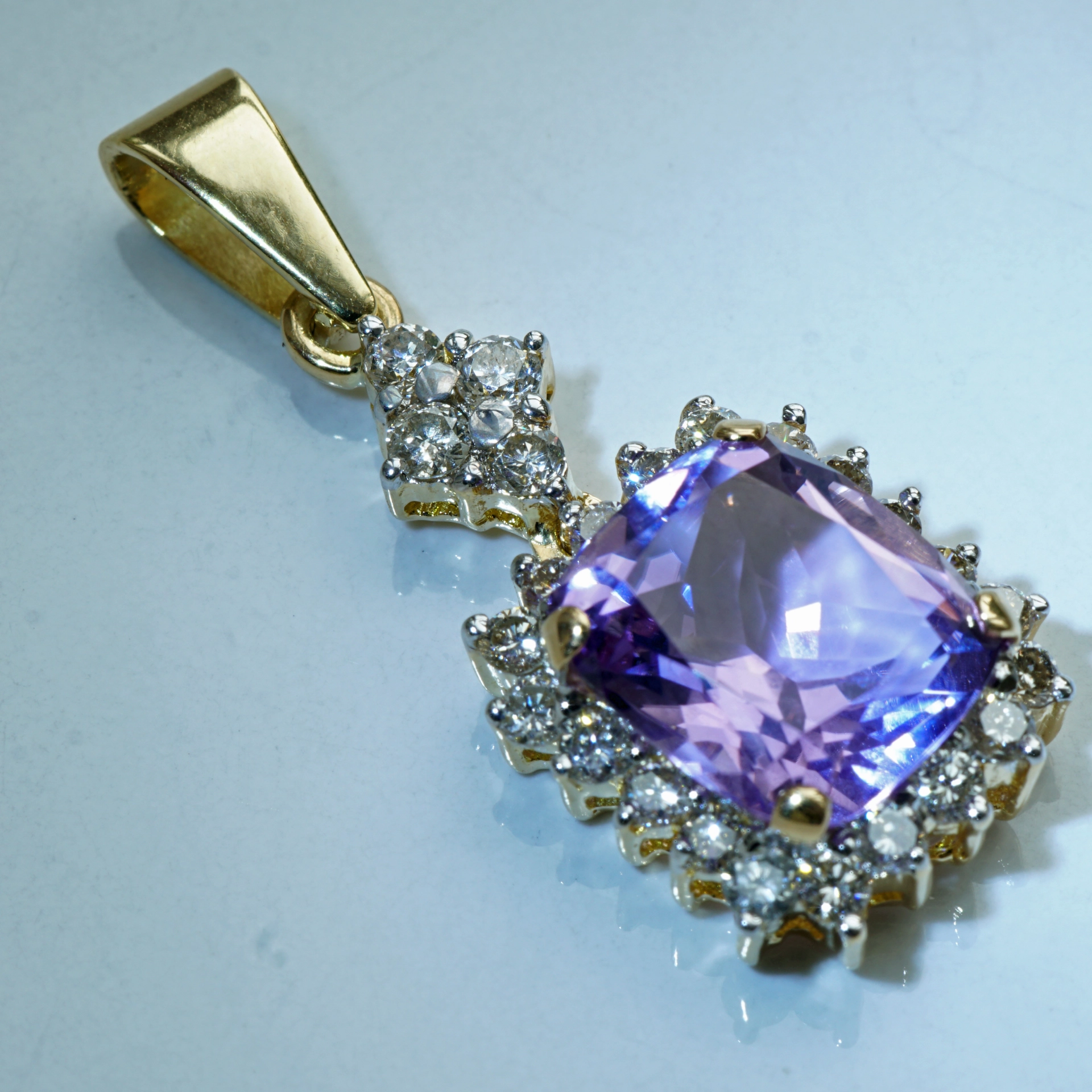 Amethyst Diamond Pendant 18 kt Gold sooo precious