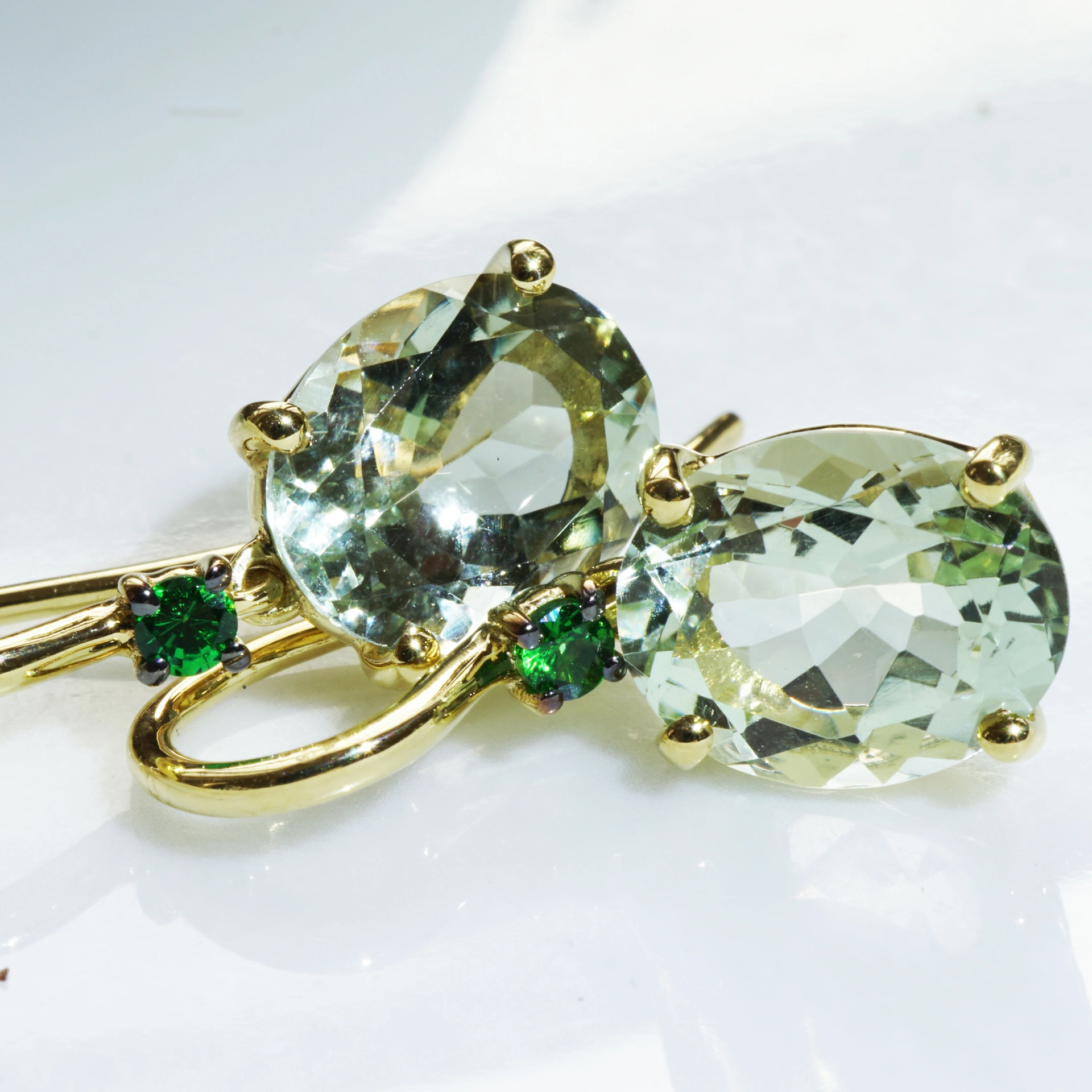 Like  Spring Wind ...very nice colors...light green and dragongreen