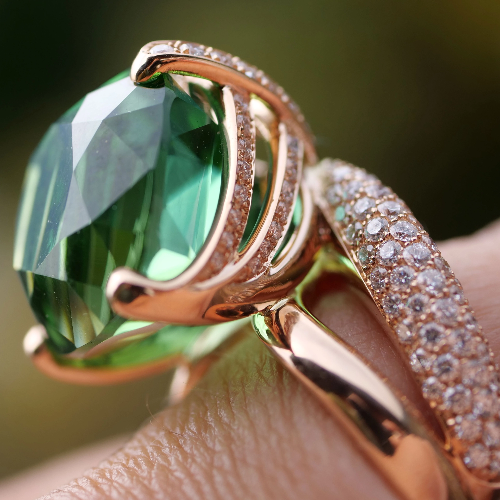 Tourmaline Diamond Ring 18kt Rosegold investment gem 25.15 ct Afghanistan green-bluish loupe clean AAA+ 16 x 16 x 14 mm