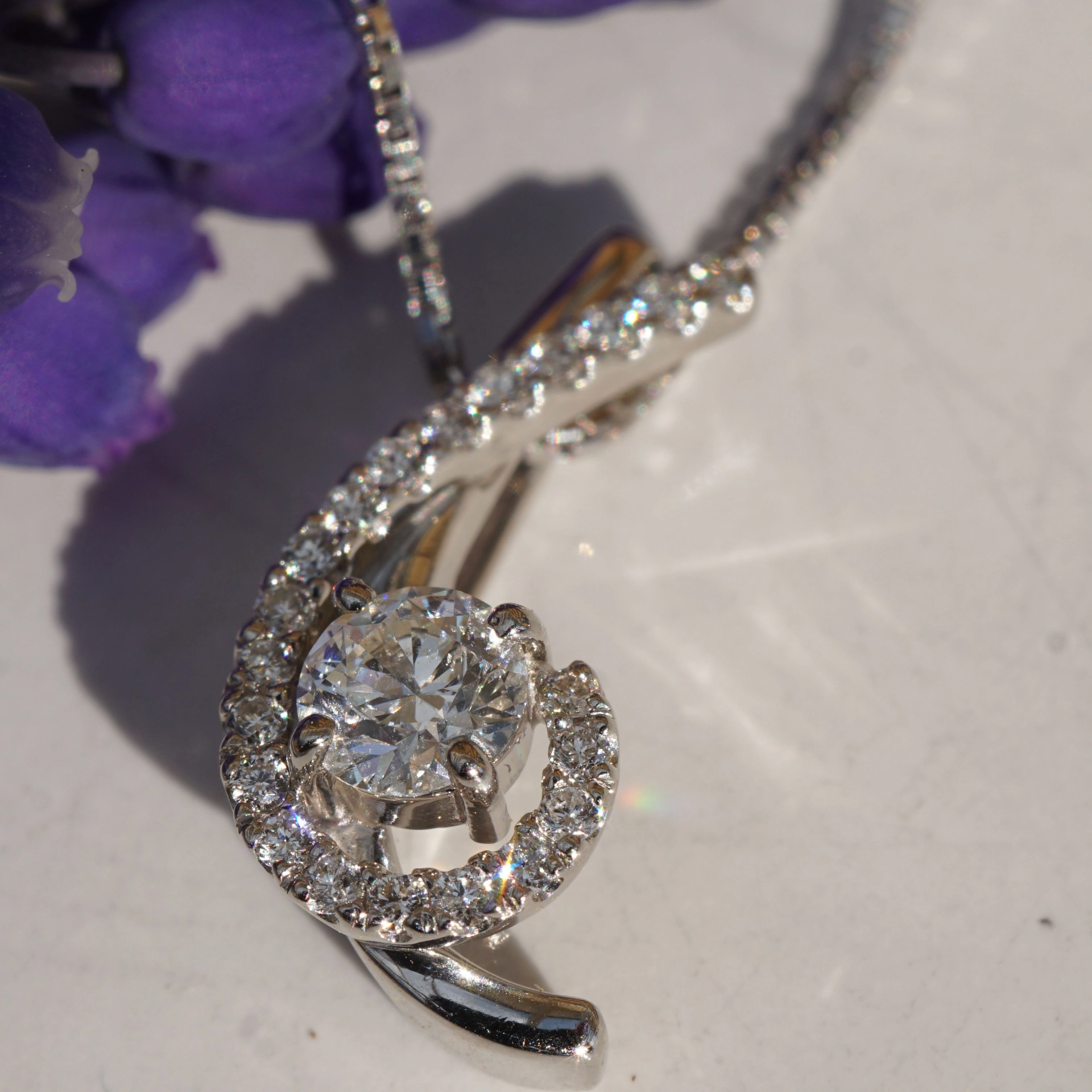 Brilliant Pendant with Chain 0.318 ct 0.14 ct W SI 18.5 x 8 mm 900 Platinum
