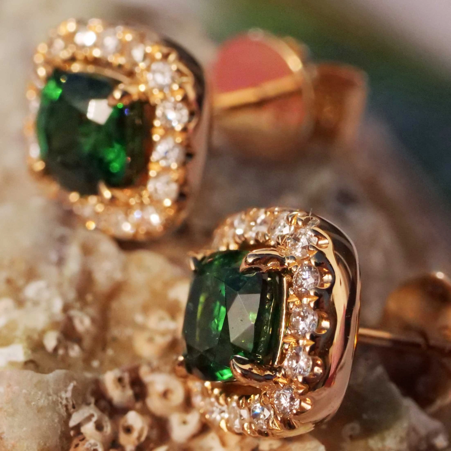 Tsavorith Brilliant Earstuds 18 kt Yellow Gold 1.42 ct 0.25 ct...what a amazing Color